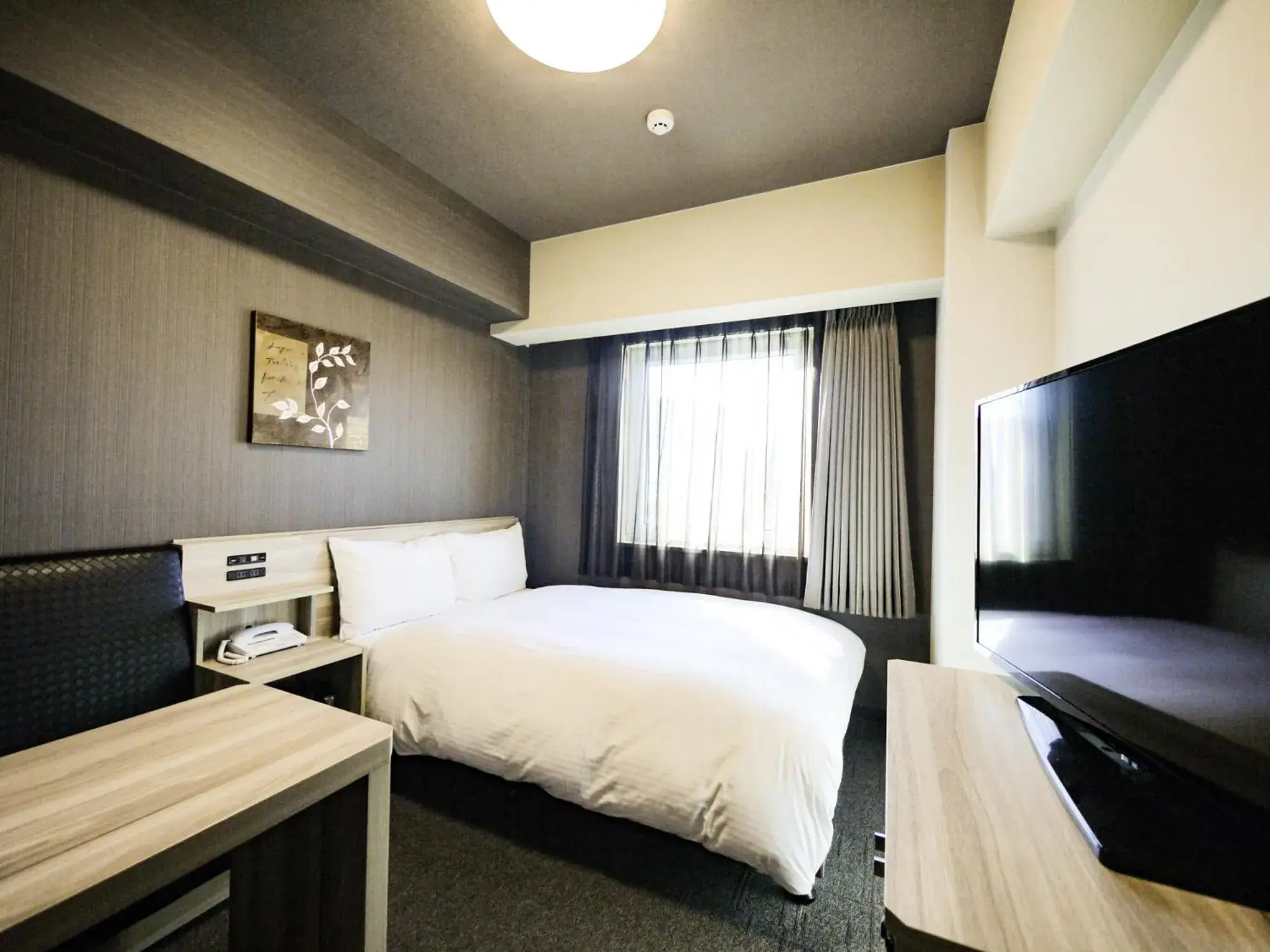 Double Room with Small Double Bed - Non-Smoking in Hotel Route-Inn Osaka Kishiwada -Higashikishiwada Ekimae Kansai Airport- Double Room with Small Double Bed - Non-Smoking in Hotel Route-Inn Osaka Kishiwada -Higashikishiwada Ekimae Kansai Airport-