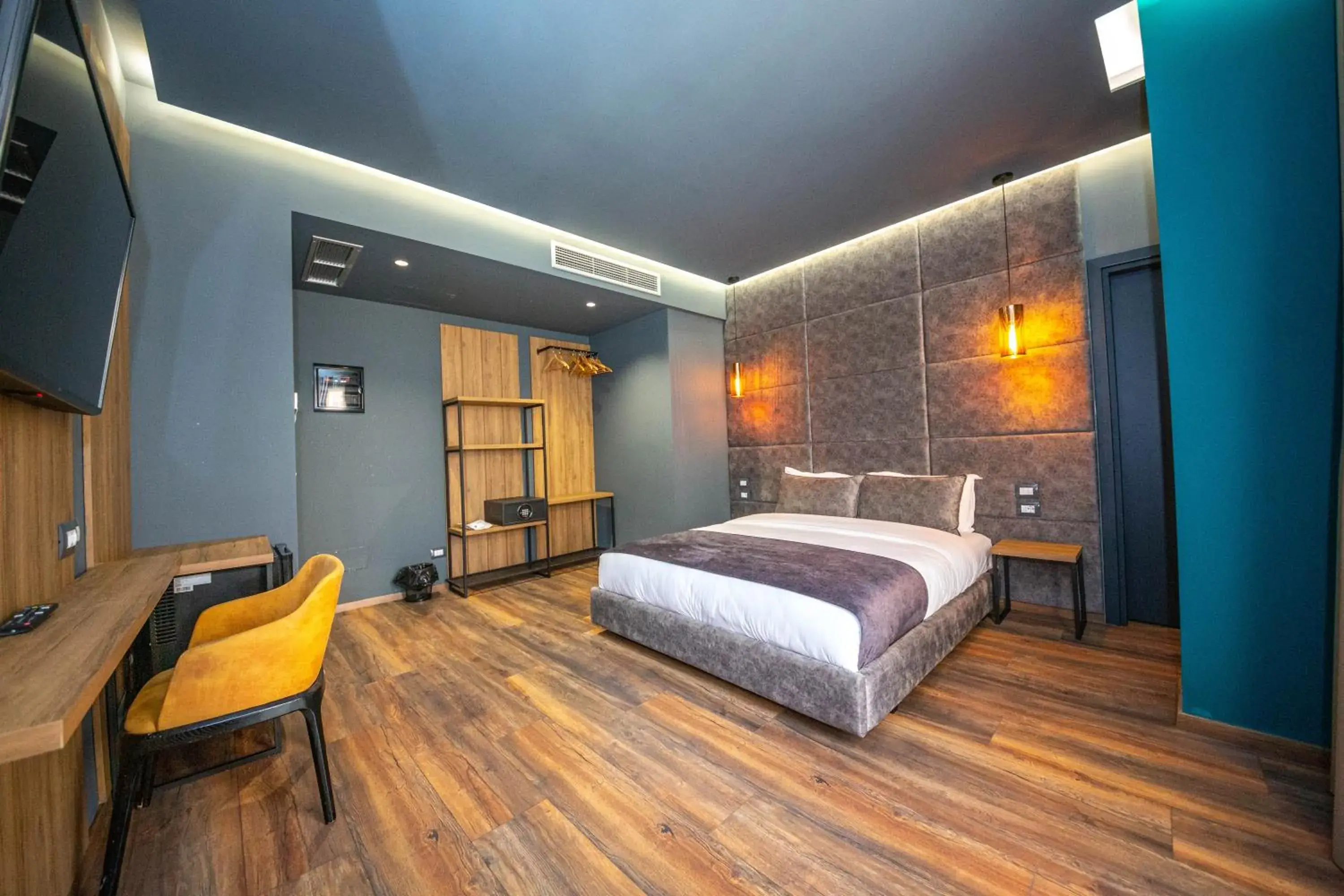 Deluxe Double Room with Balcony in Hotel Apollon Sarande Deluxe Double Room with Balcony in Hotel Apollon Sarande