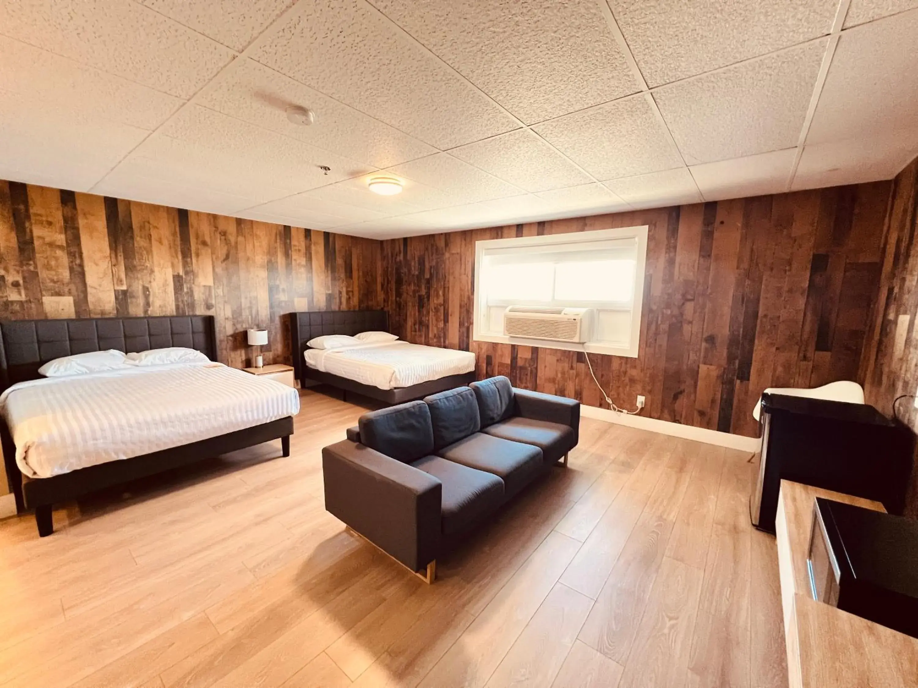 Junior Suite in Camrose Le Chateau Hotel Junior Suite in Camrose Le Chateau Hotel