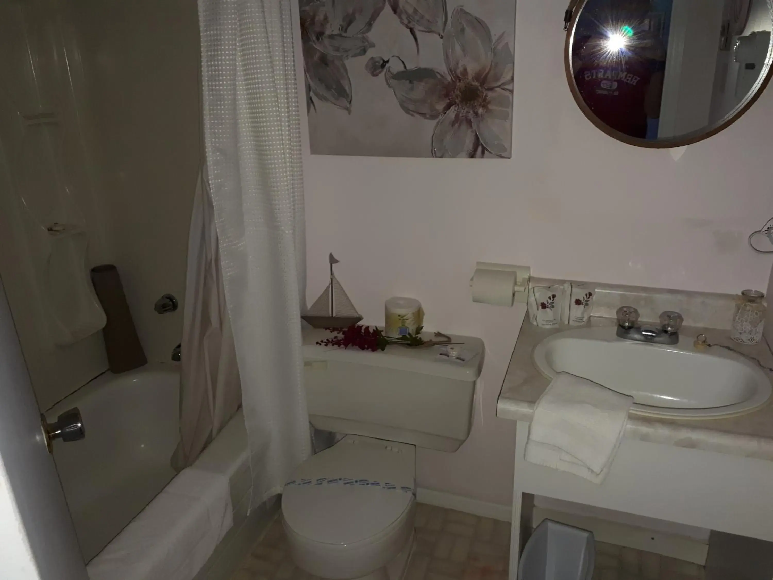 Double Room with Single Bed in hotel au vieux bardeau Double Room with Single Bed in hotel au vieux bardeau