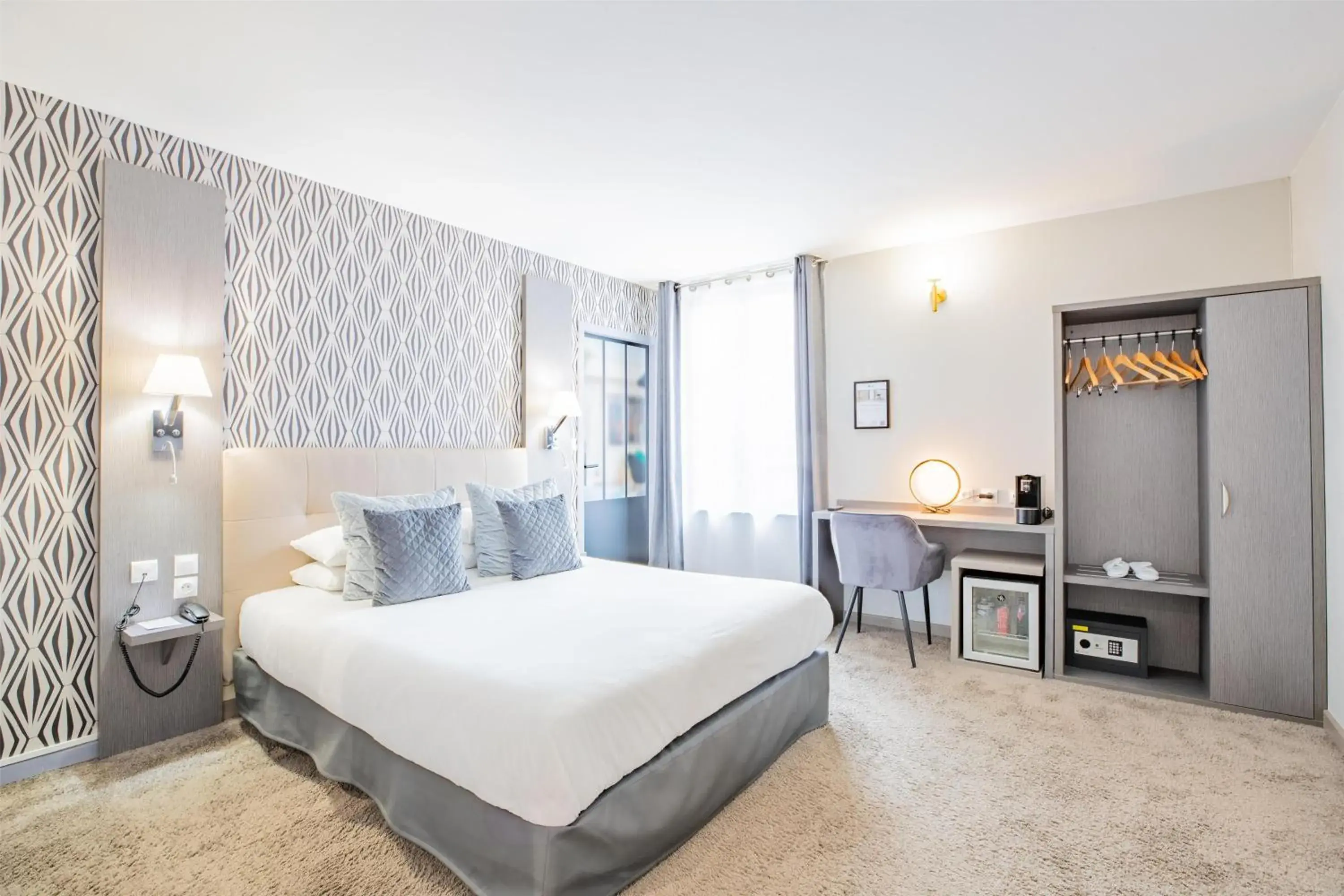 Queen Suite in Best Western Hotel Saint Claude Queen Suite in Best Western Hotel Saint Claude