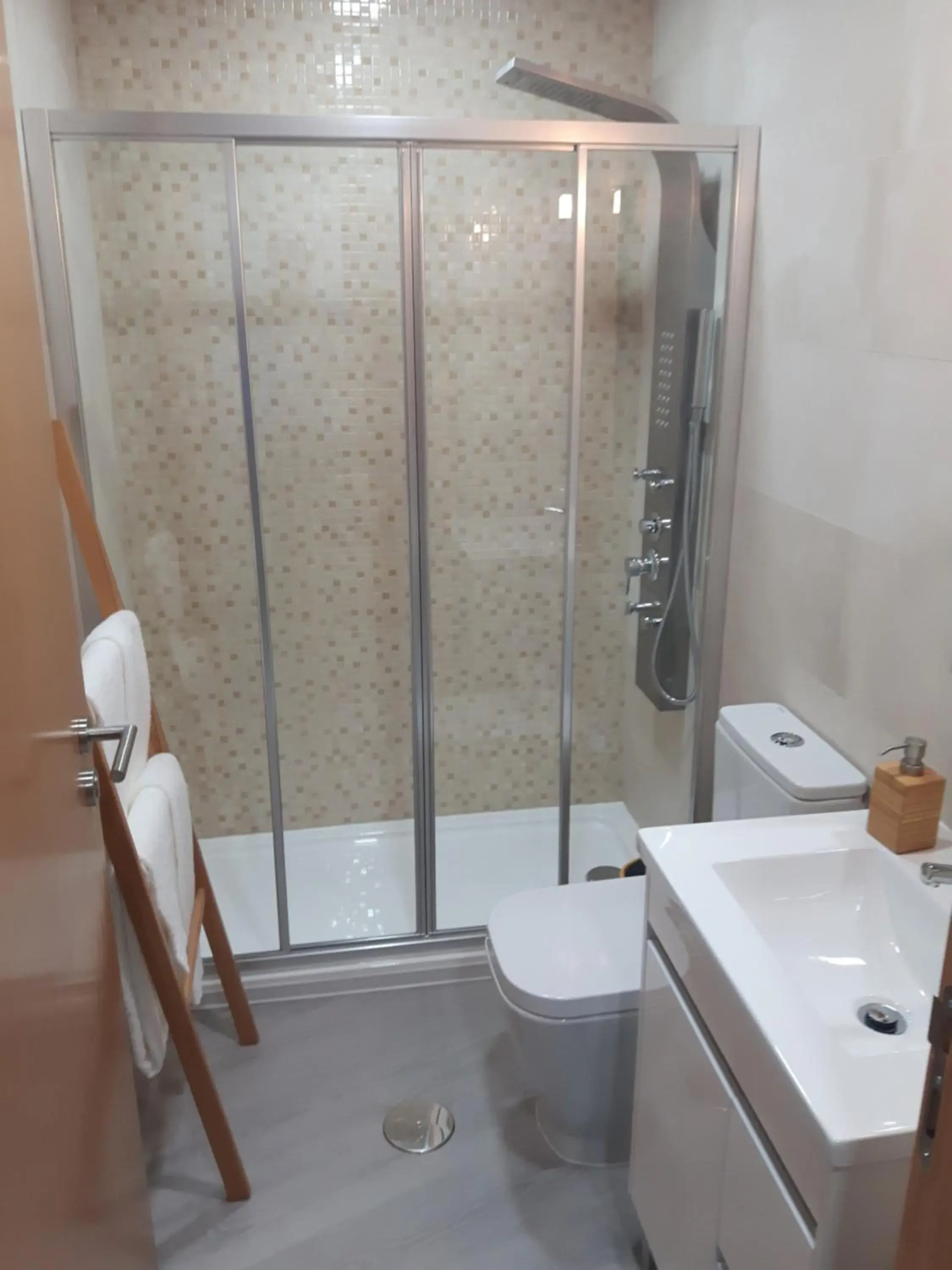 Quadruple Room with Private Bathroom - single occupancy in Fonte d' Amandos Quadruple Room with Private Bathroom - single occupancy in Fonte d' Amandos