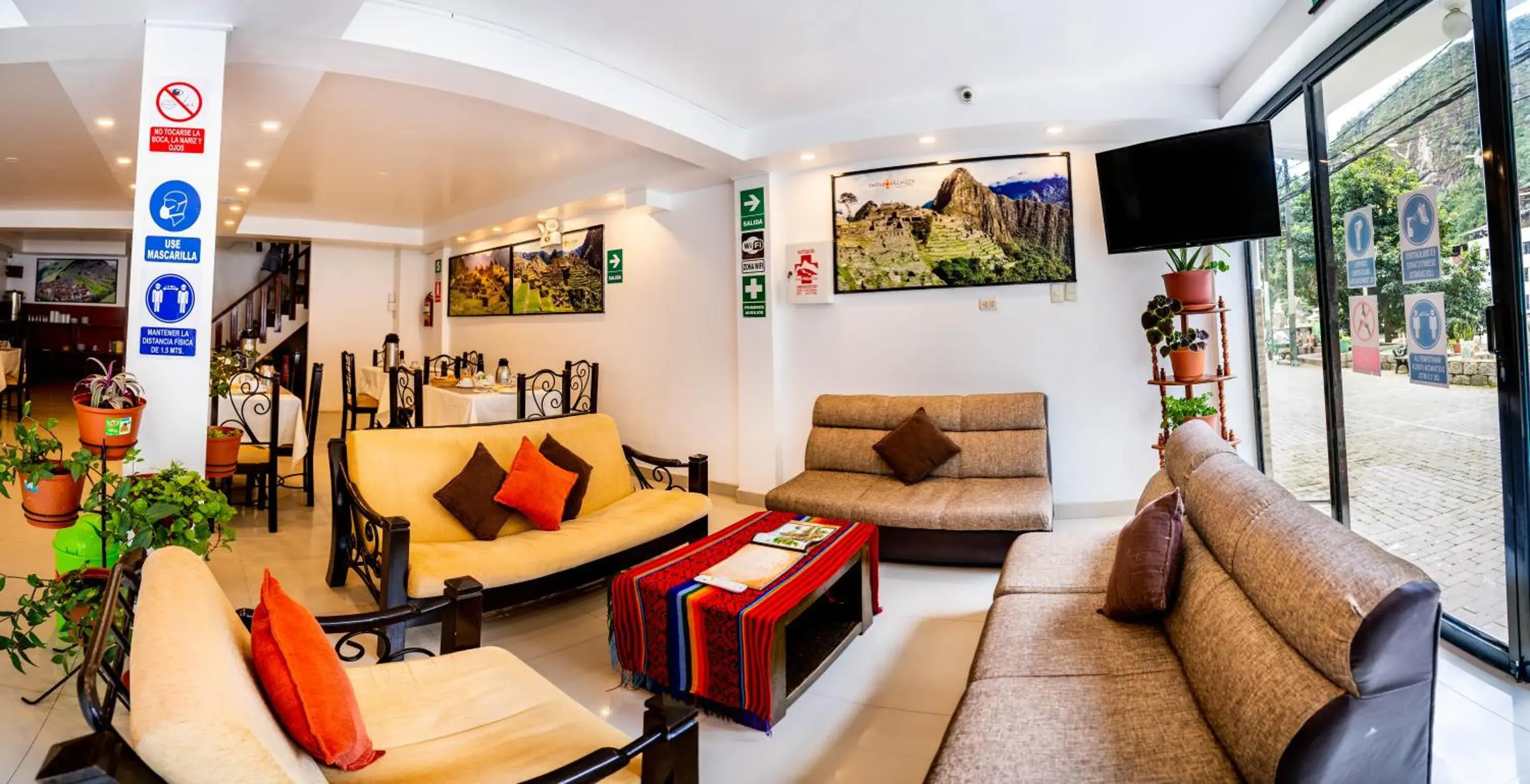 Double Room with Mountain and River View in Hotel Machupicchu Inn Double Room with Mountain and River View in Hotel Machupicchu Inn