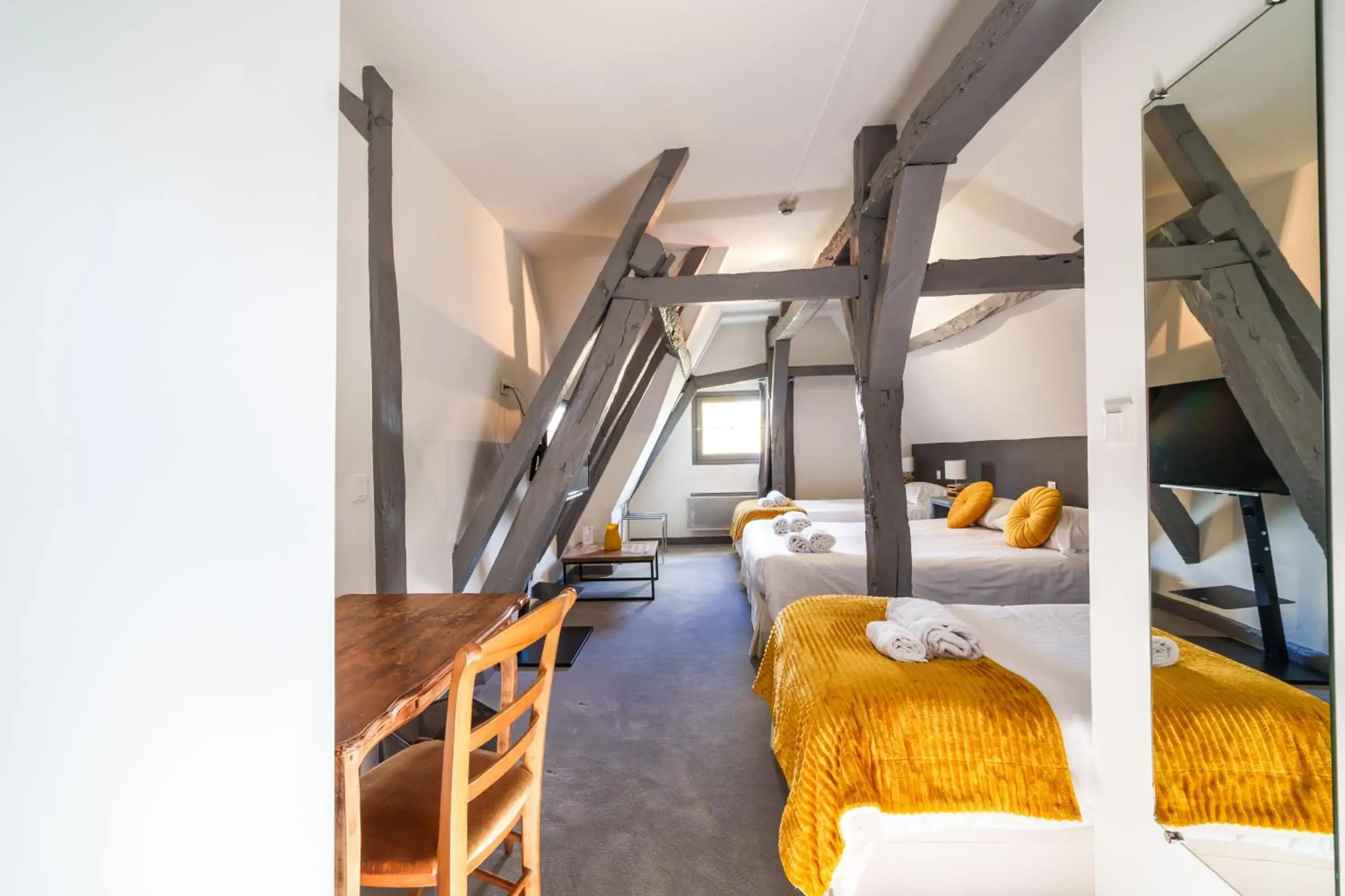 Quadruple Room in The Originals Boutique, Hôtel Le George , Loches Quadruple Room in The Originals Boutique, Hôtel Le George , Loches