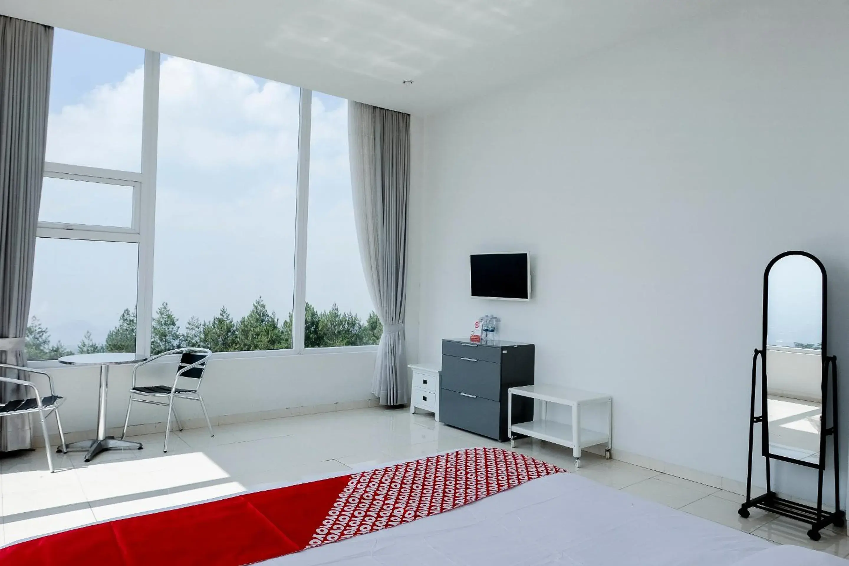 Deluxe Suite in Hotel O Batu near Jatim Park formerly Villa Bukit Panderman Residence Deluxe Suite in Hotel O Batu near Jatim Park formerly Villa Bukit Panderman Residence