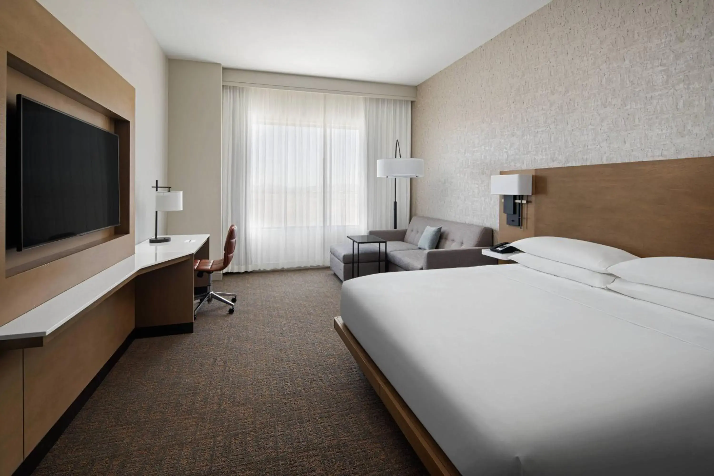 Guest room, 1 King, Mountain view in Marriott Phoenix Chandler Guest room, 1 King, Mountain view in Marriott Phoenix Chandler