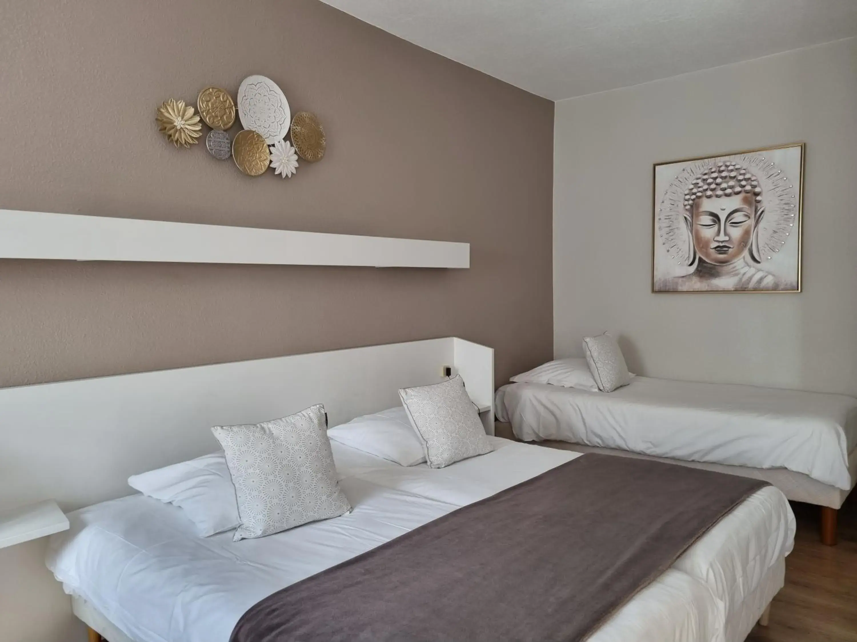 Standard Triple Room in Logis Hôtel Restaurant De La Poste et SPA de Montagne Standard Triple Room in Logis Hôtel Restaurant De La Poste et SPA de Montagne