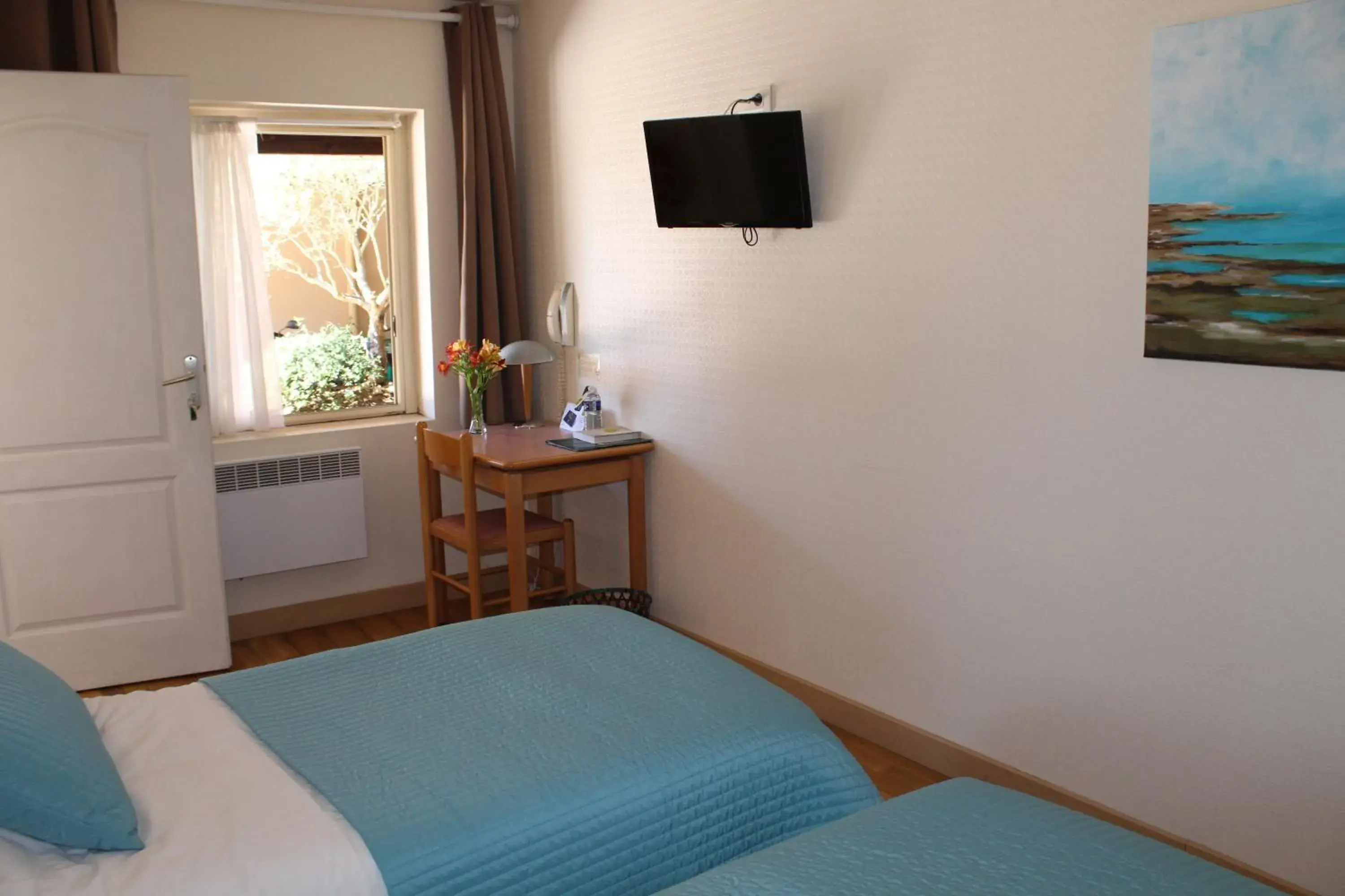 Twin Room in Logis des Crêtes de Pignols Twin Room in Logis des Crêtes de Pignols