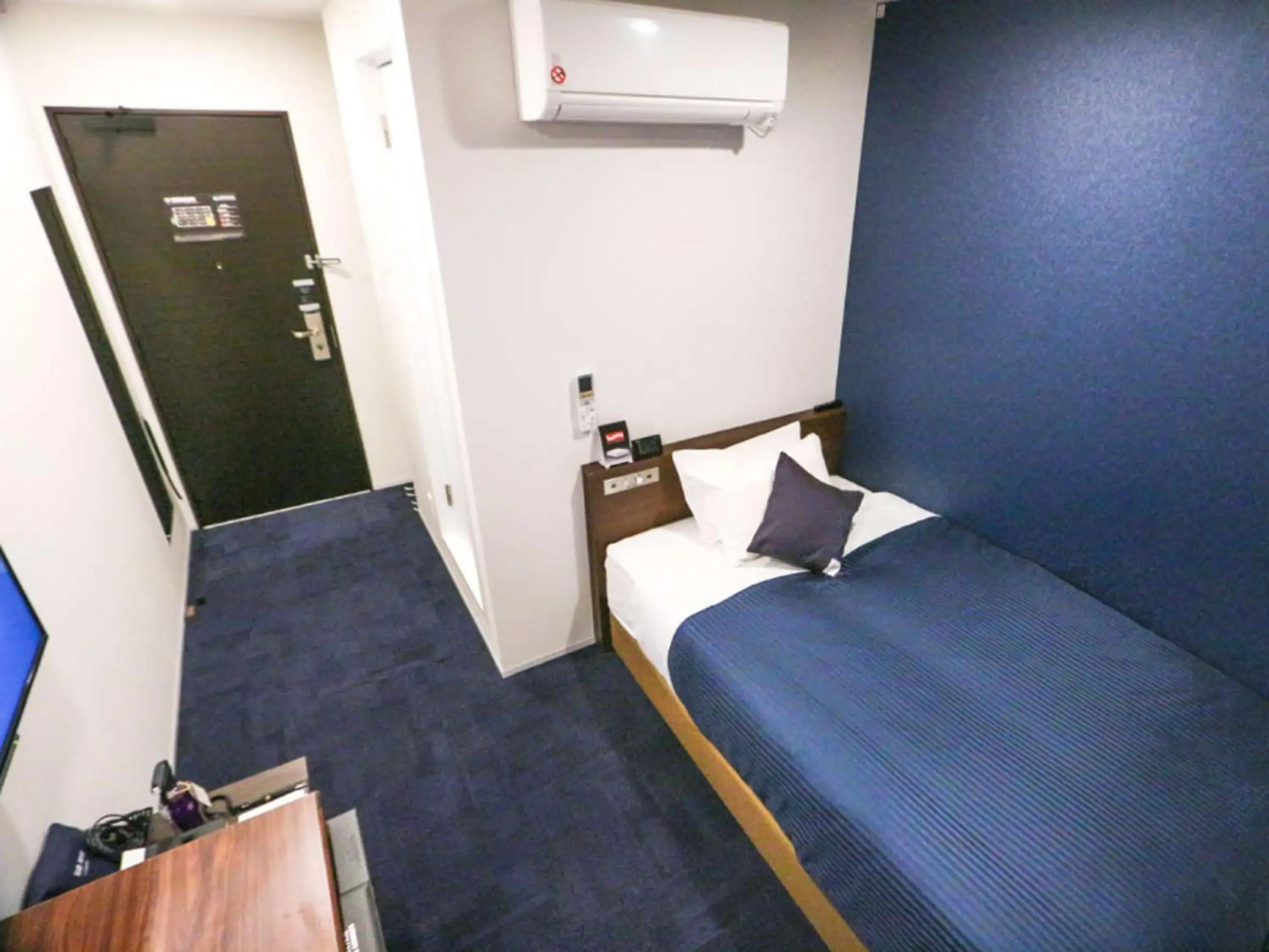 Double Room with Small Double Bed - single occupancy - Smoking in HOTEL LiVEMAX Nigata Nagaoka Station Double Room with Small Double Bed - single occupancy - Smoking in HOTEL LiVEMAX Nigata Nagaoka Station