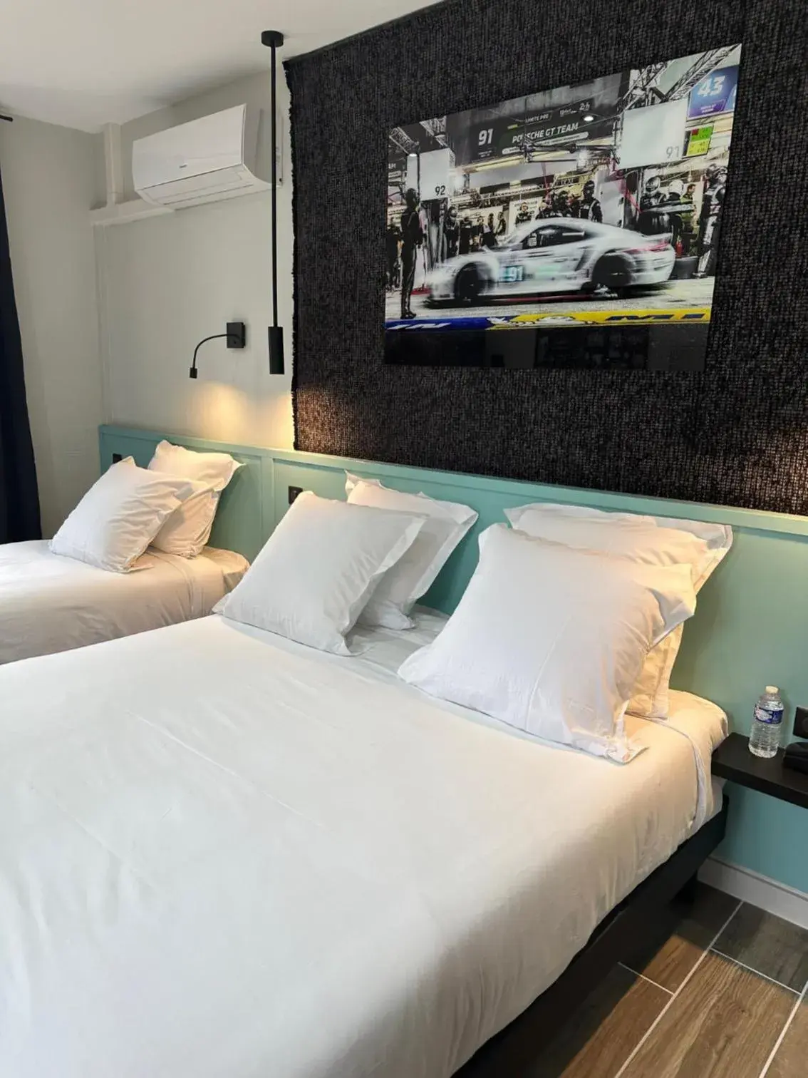 Twin Room in Logis Hôtel-Restaurant Au Vieux Morvan, au cœur de la Bourgogne, Piscine & Spa, Hôtel Climatisé Twin Room in Logis Hôtel-Restaurant Au Vieux Morvan, au cœur de la Bourgogne, Piscine & Spa, Hôtel Climatisé