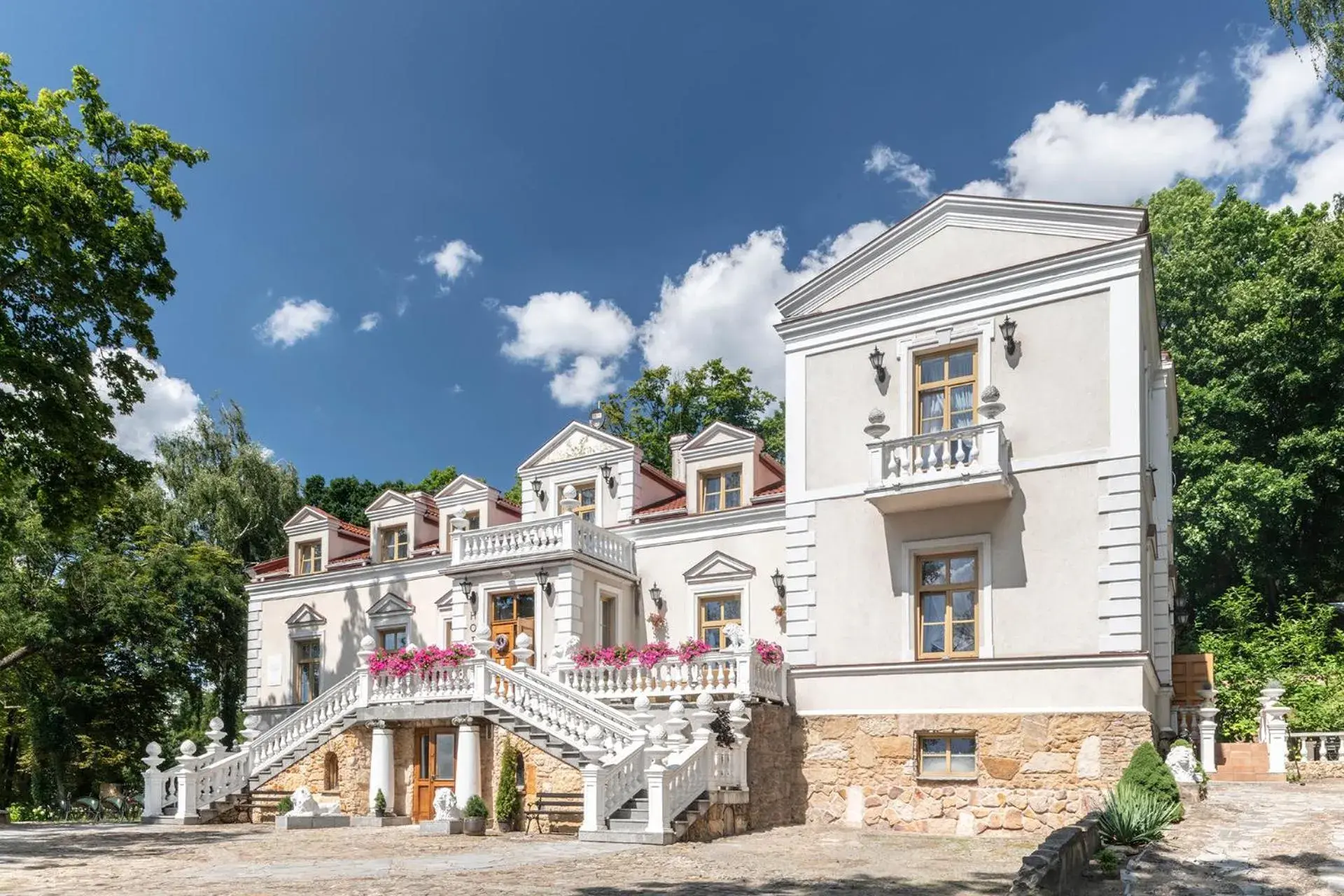 Tarnovsky Hotel, Resort & SPA Tarnovsky Hotel, Resort & SPA