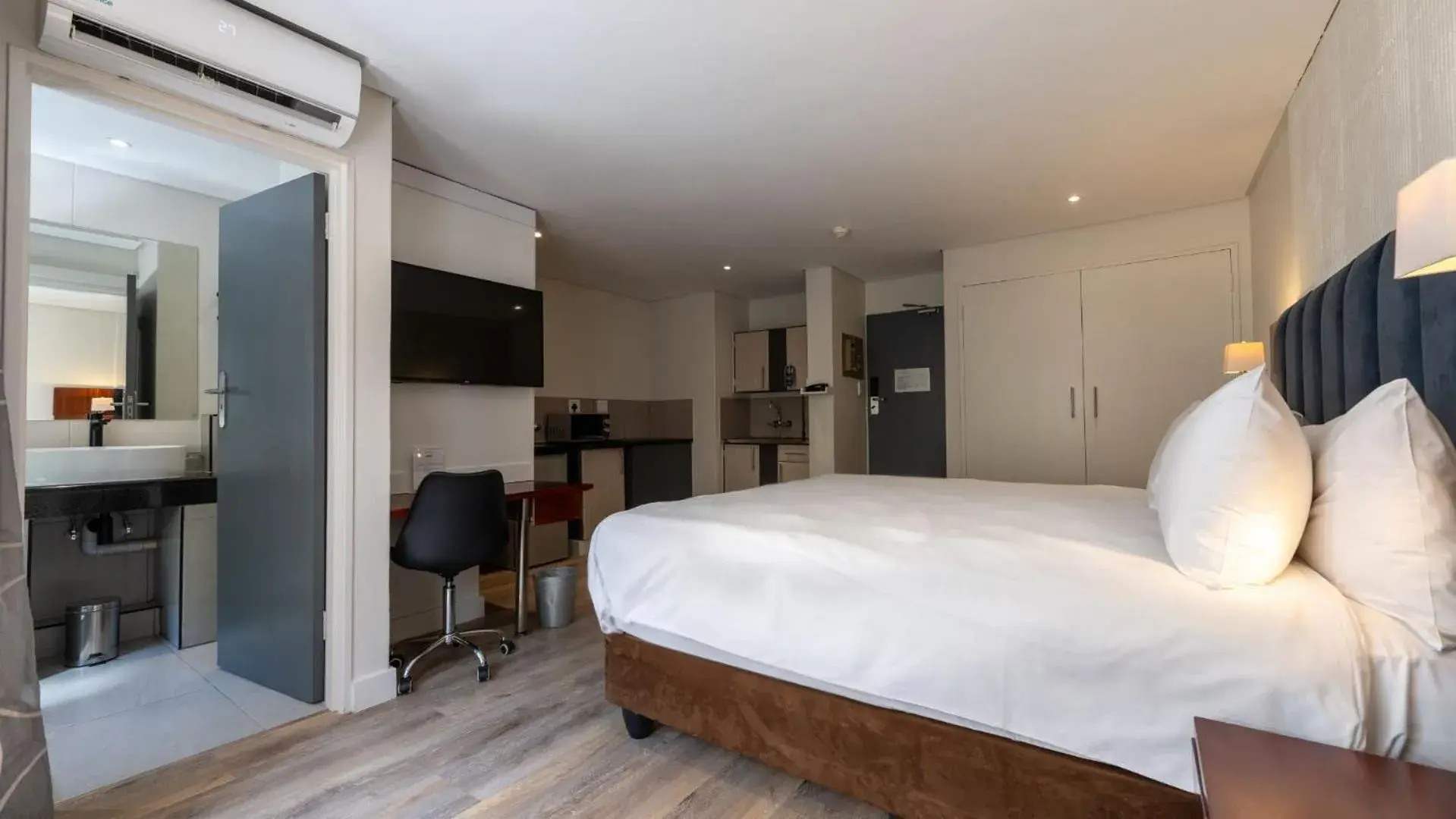 Standard Apartment - single occupancy in ANEW Hotel Hatfield Pretoria Standard Apartment - single occupancy in ANEW Hotel Hatfield Pretoria