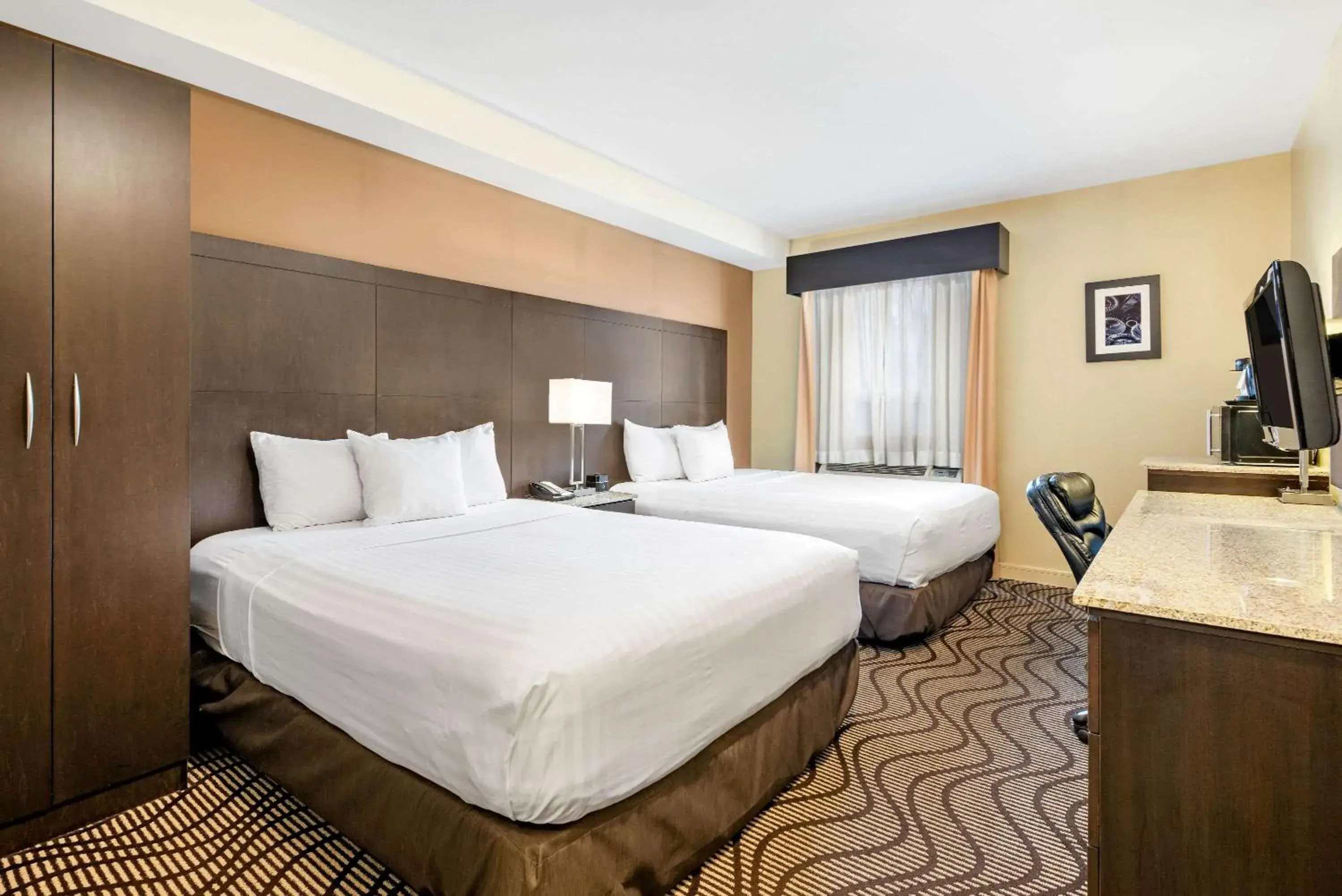 Queen Room with Two Queen Beds Next to Lobby - Non-Smoking in La Quinta by Wyndham Oshawa Queen Room with Two Queen Beds Next to Lobby - Non-Smoking in La Quinta by Wyndham Oshawa