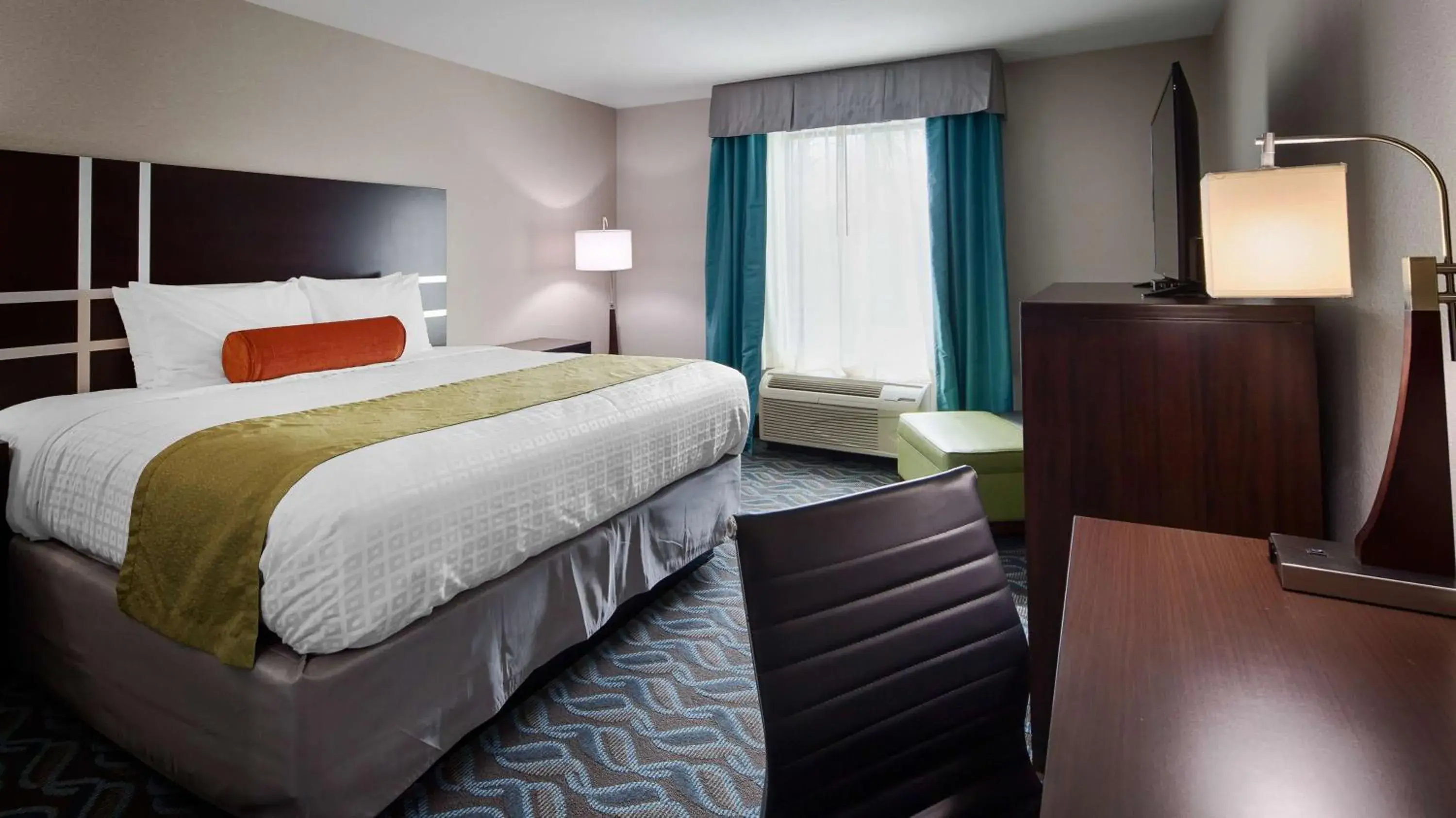 King Room with Roll-in Shower - Disability Access/Non-Smoking in Best Western Plus Hardeeville Inn & Suites King Room with Roll-in Shower - Disability Access/Non-Smoking in Best Western Plus Hardeeville Inn & Suites