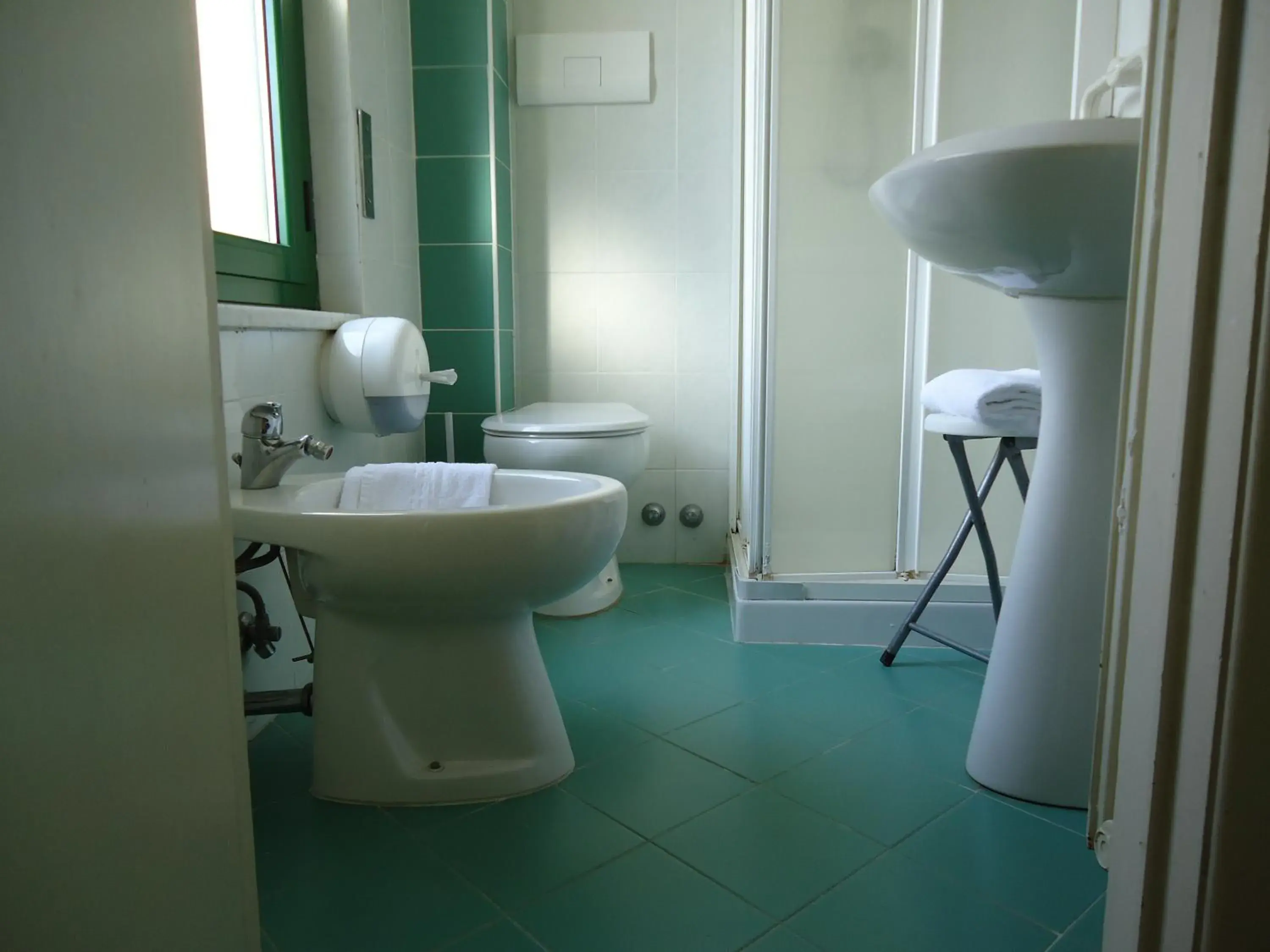 Business Single Room in Motel Boston Business Single Room in Motel Boston