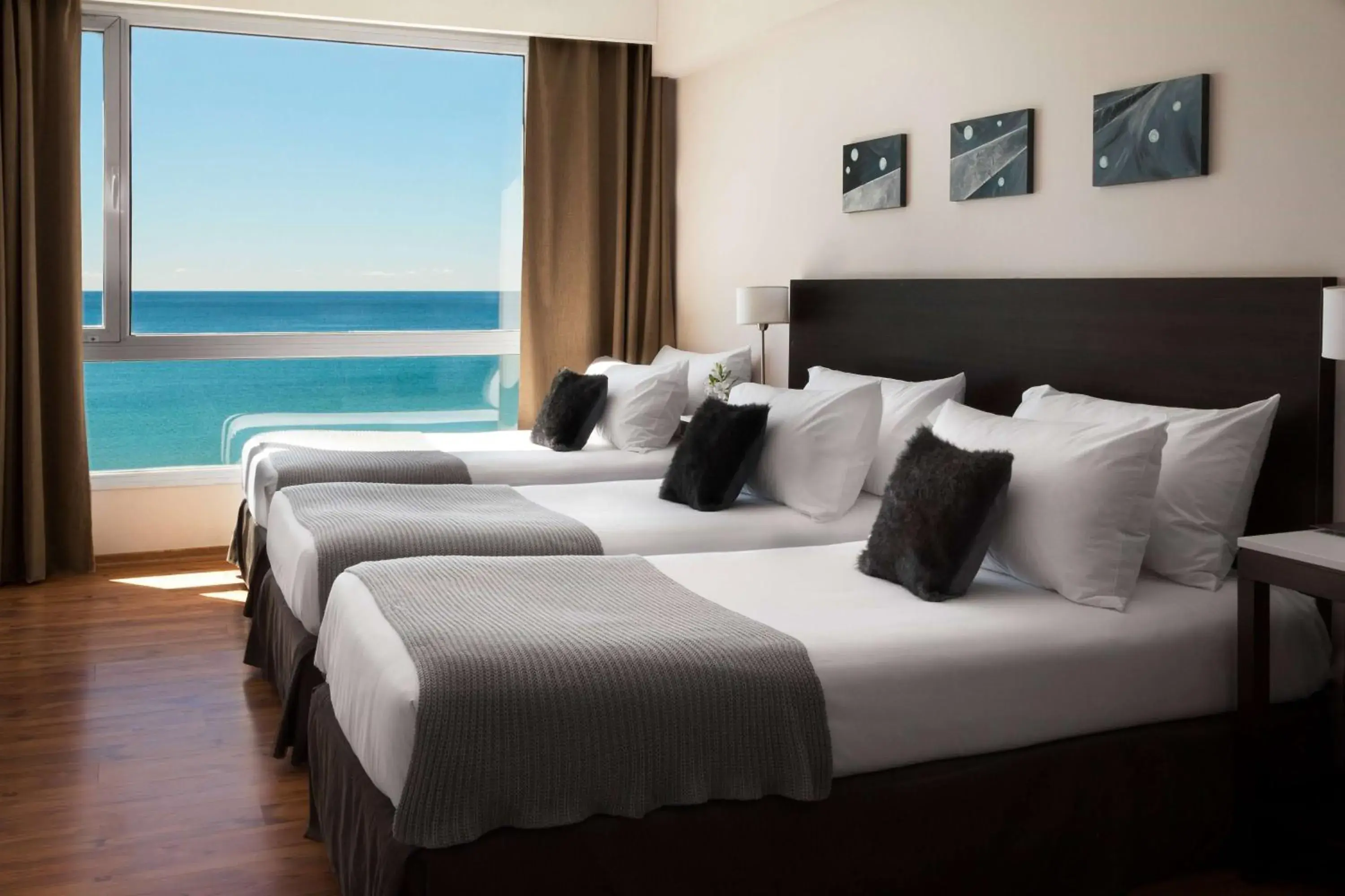 Triple Room with Ocean View - Non-Smoking in Dazzler by Wyndham Puerto Madryn Triple Room with Ocean View - Non-Smoking in Dazzler by Wyndham Puerto Madryn
