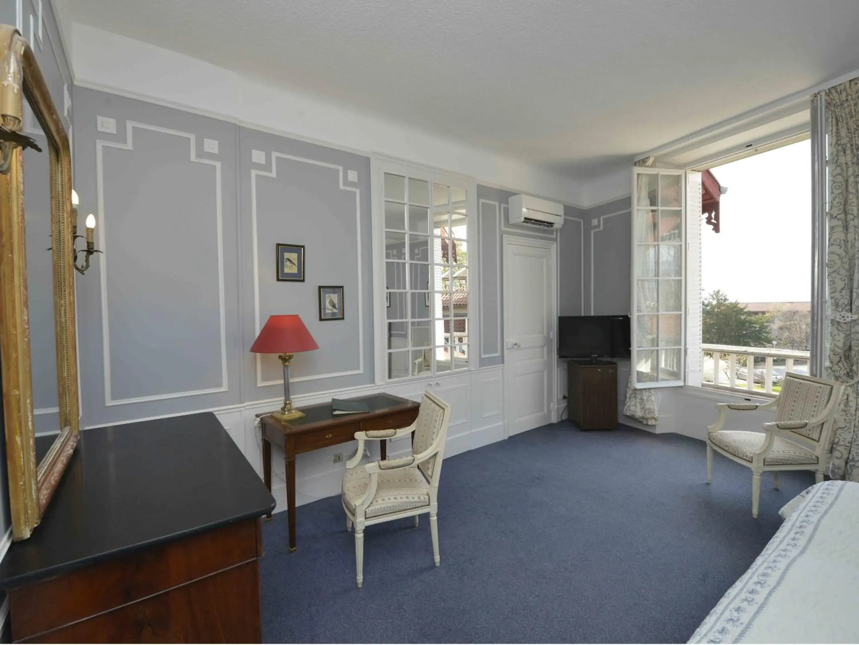 Charming Double Room in Château Hôtel, Restaurant & Spa De La Commanderie Charming Double Room in Château Hôtel, Restaurant & Spa De La Commanderie