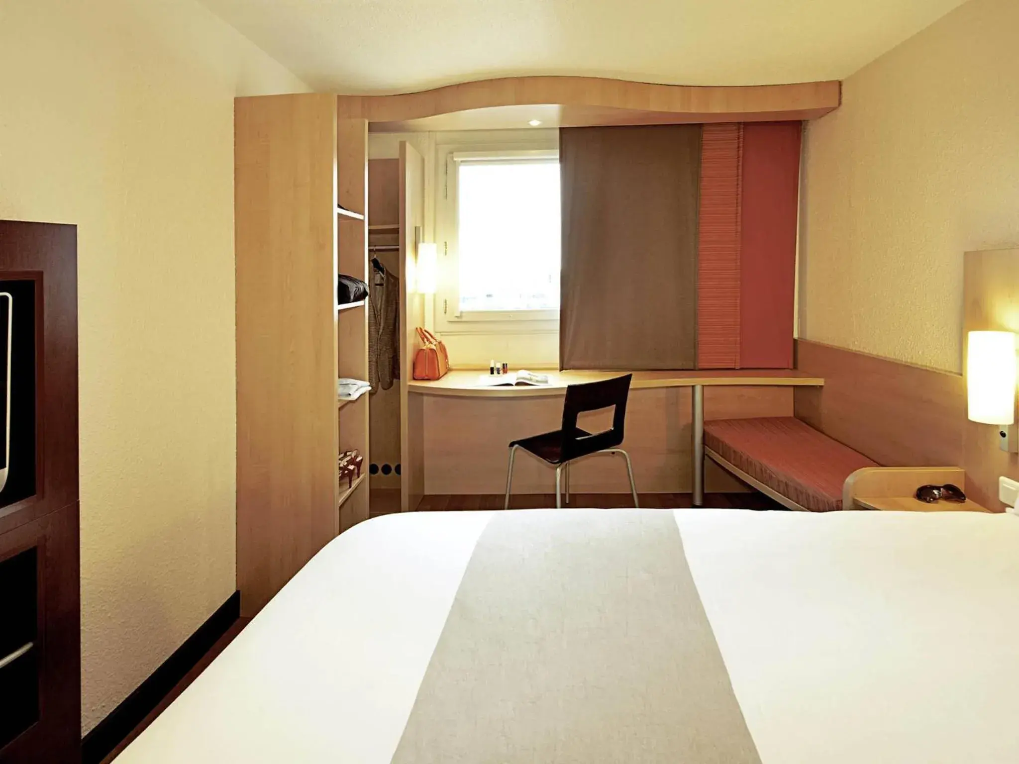 Standard Double Room in ibis Aubenas Standard Double Room in ibis Aubenas