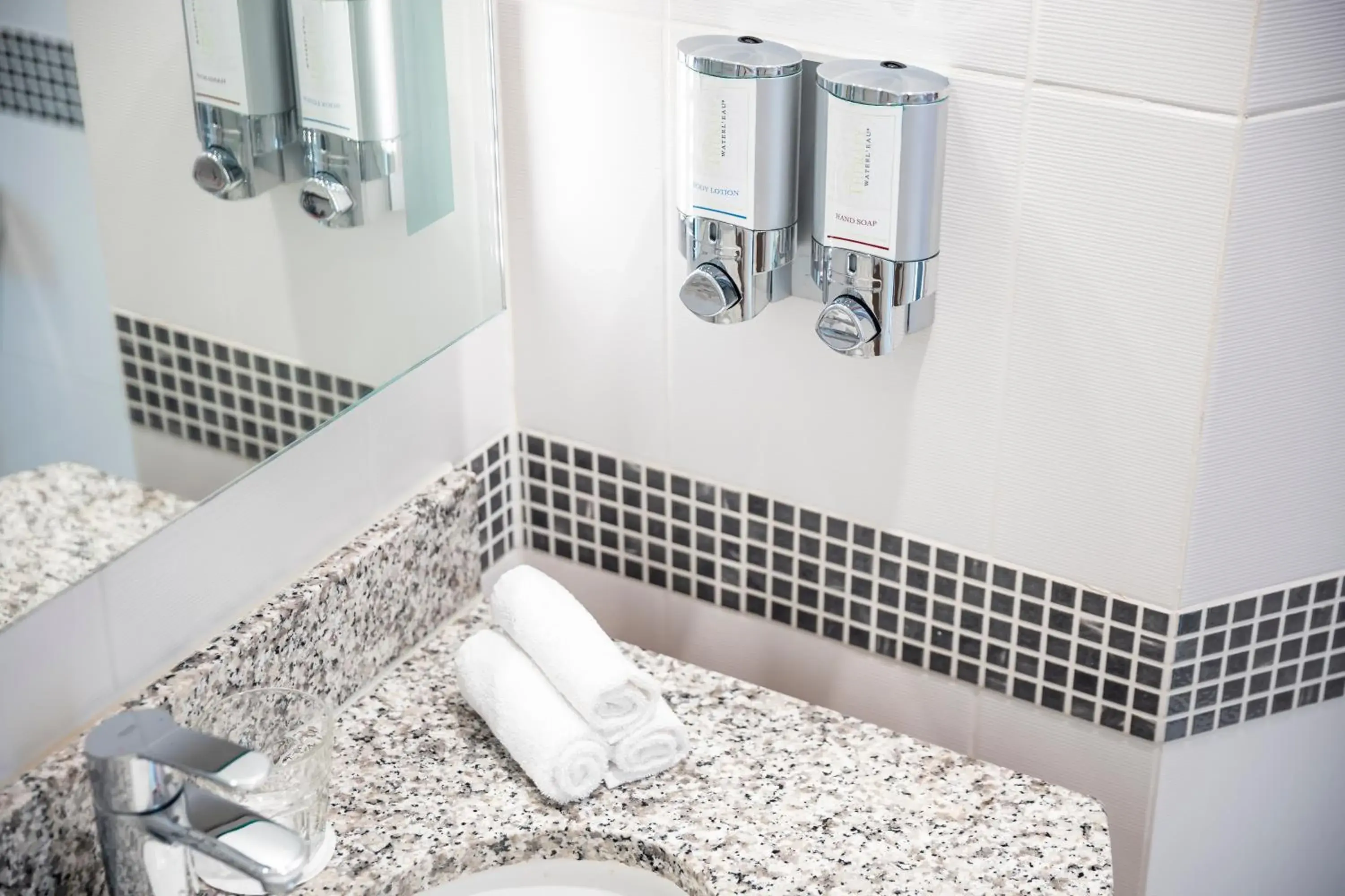 Queen Room with Sofa Bed in Hampton By Hilton Amsterdam Arena Boulevard Queen Room with Sofa Bed in Hampton By Hilton Amsterdam Arena Boulevard