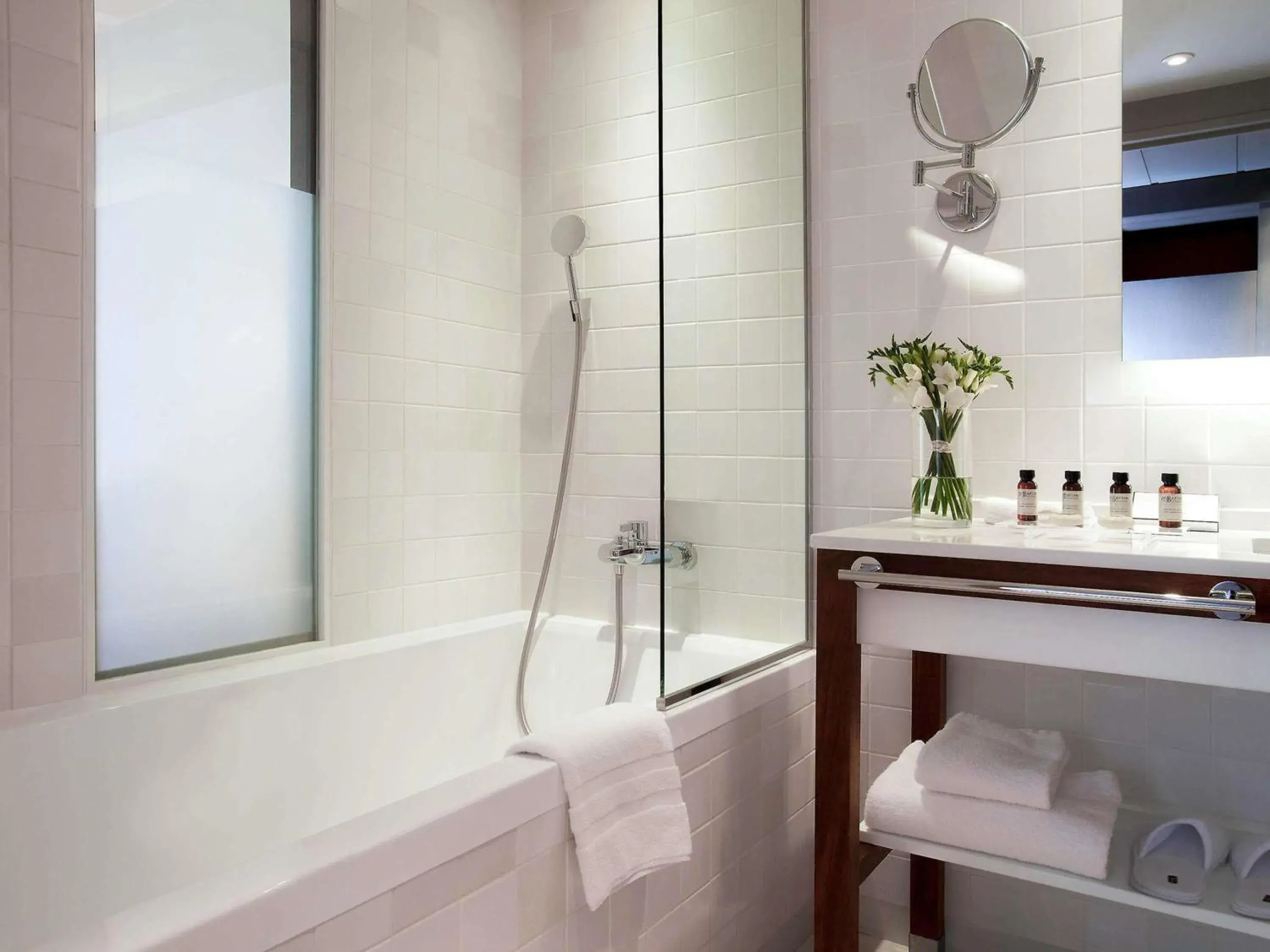 Classic Room with Terrace in Pullman Cannes Mandelieu Classic Room with Terrace in Pullman Cannes Mandelieu