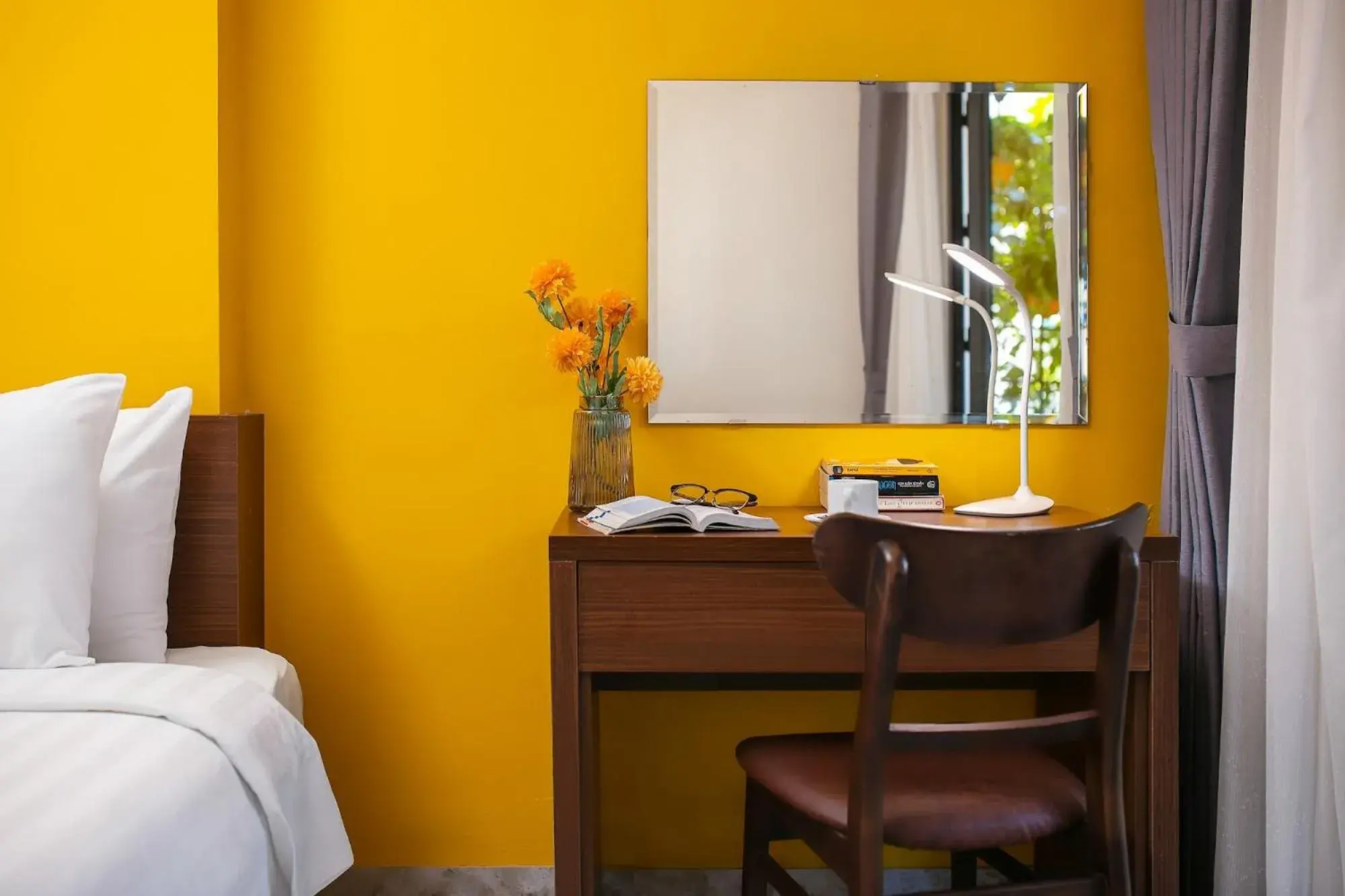 Family Room with Terrace in Hanoi La Cascada House & Travel Family Room with Terrace in Hanoi La Cascada House & Travel