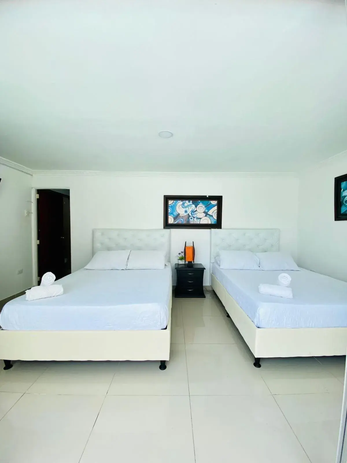 Standard Quadruple Room in Hotel West California Standard Quadruple Room in Hotel West California