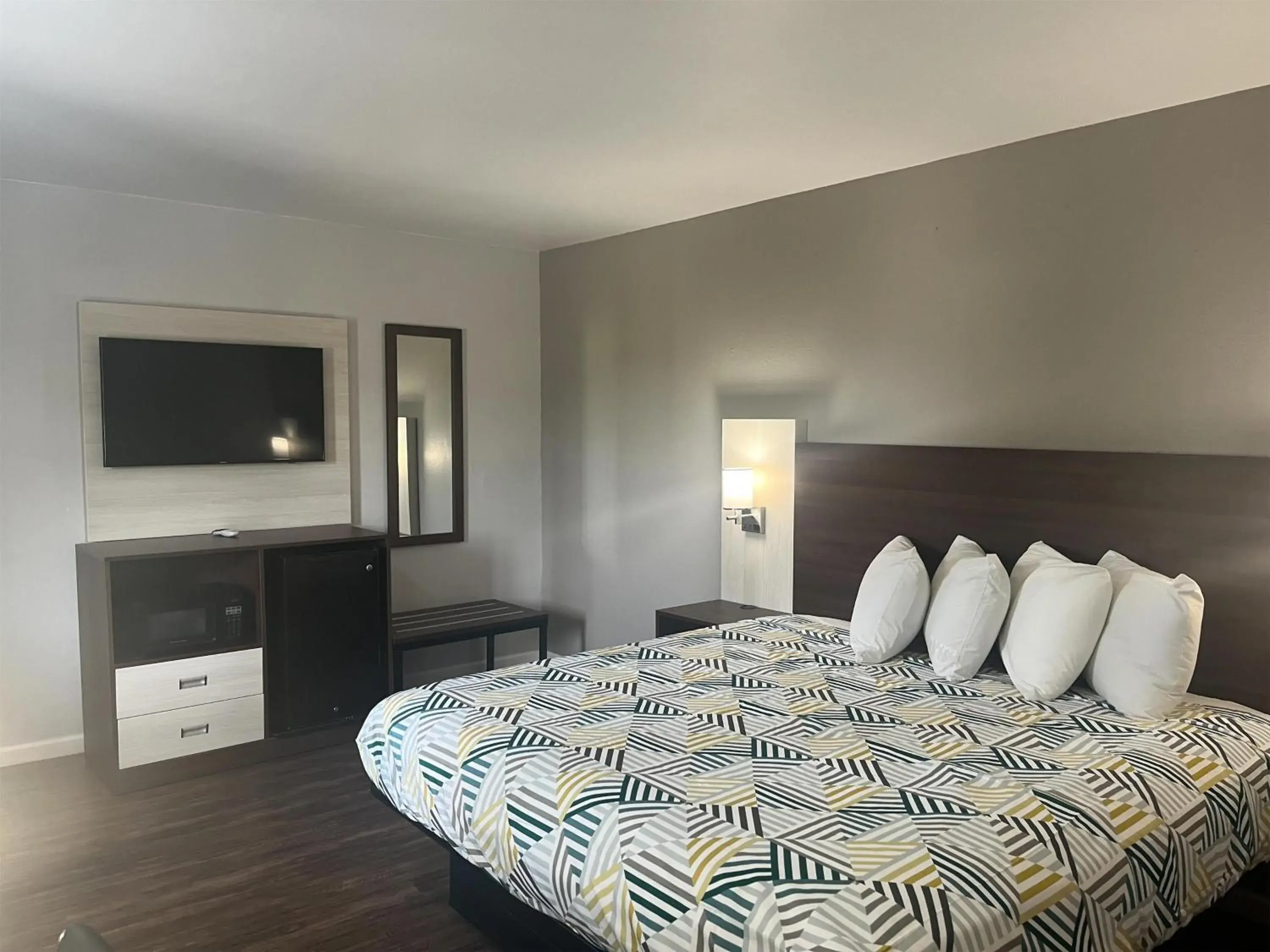 King Room - Non-Smoking in Motel 6 Saint George, SC – I-95 King Room - Non-Smoking in Motel 6 Saint George, SC – I-95