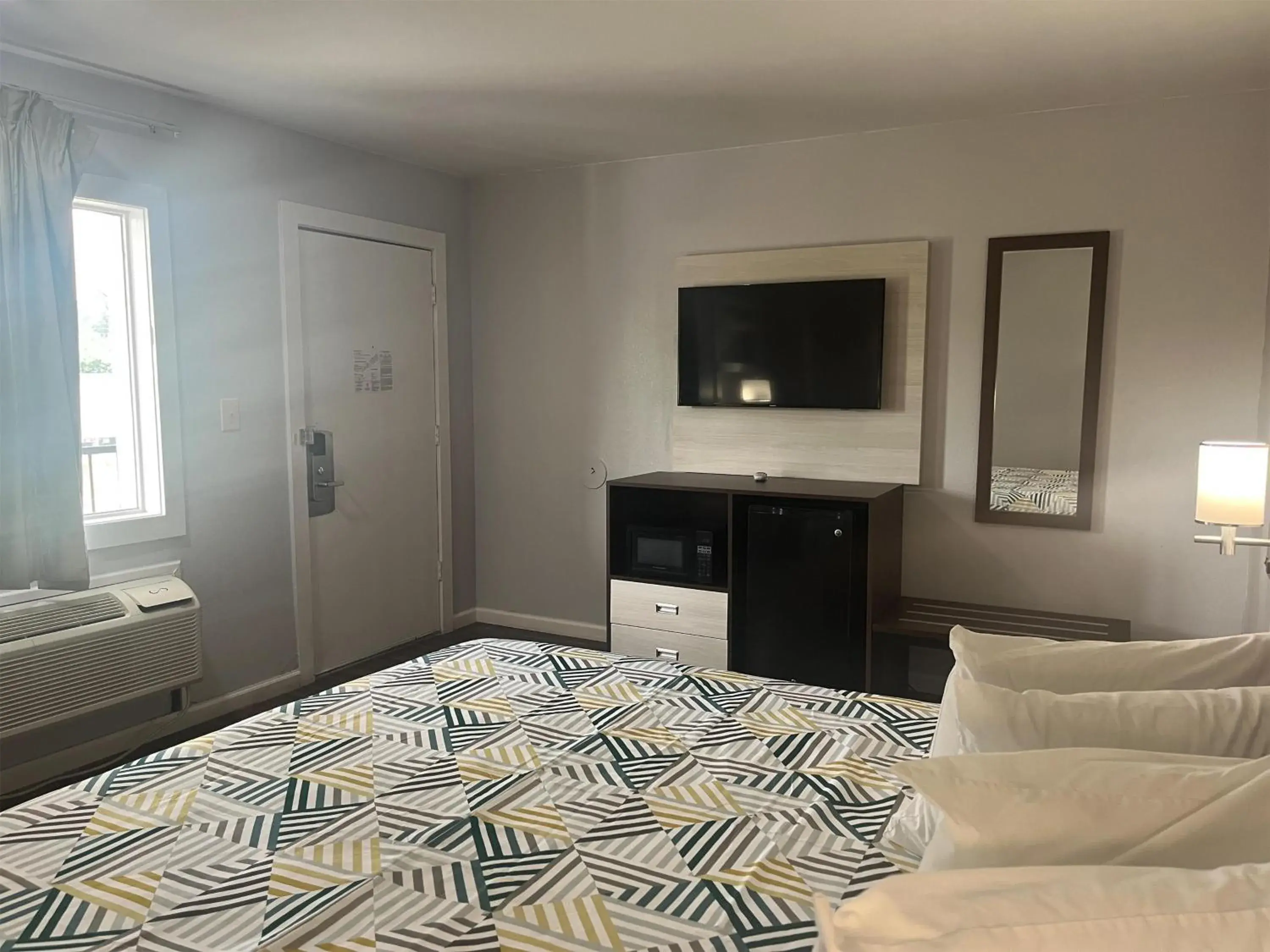 King Room - Smoking in Motel 6 Saint George, SC – I-95 King Room - Smoking in Motel 6 Saint George, SC – I-95