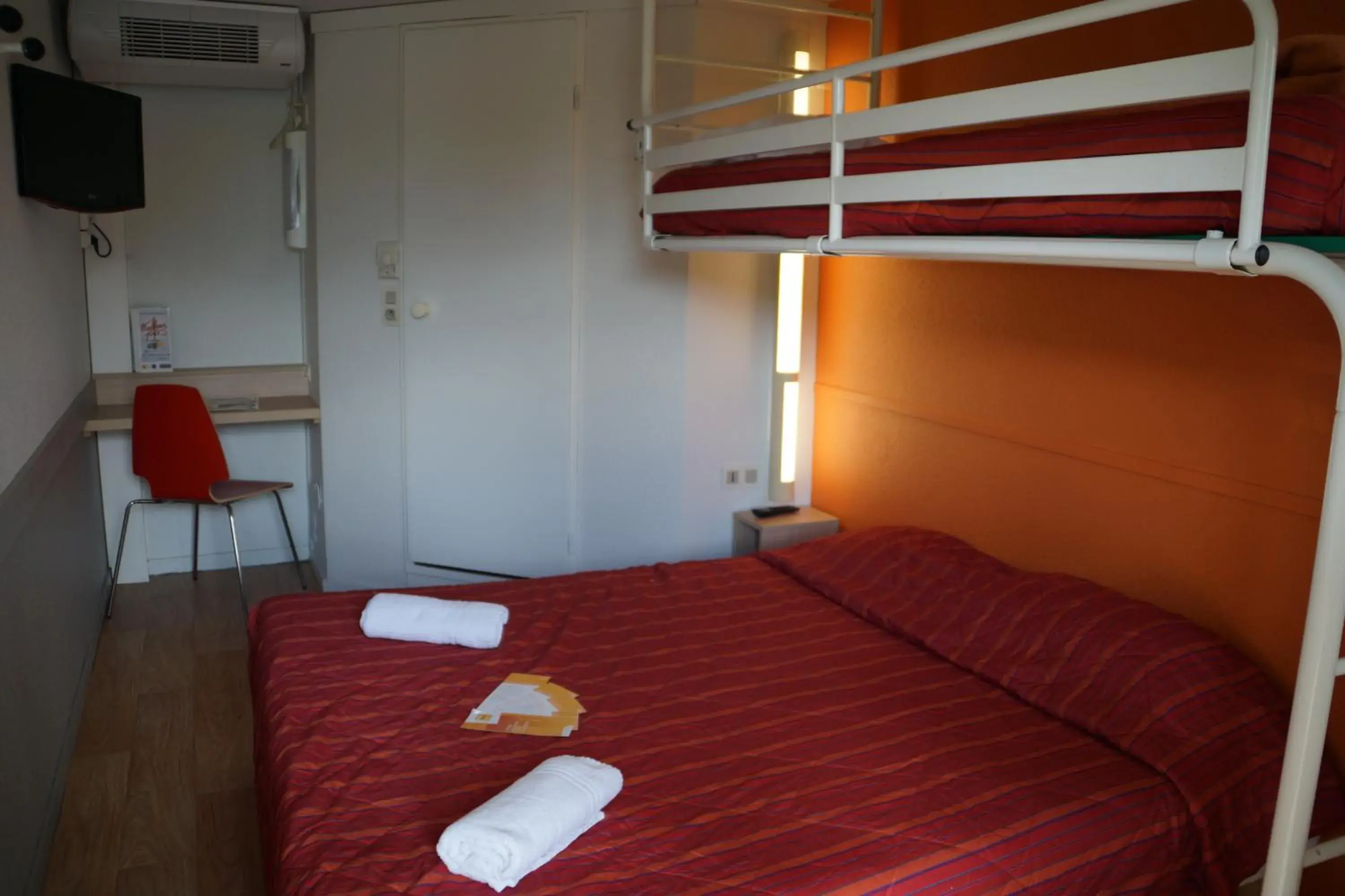 Triple Room (1 Double Bed + 1 Single Bed) in Premiere Classe Laon Triple Room (1 Double Bed + 1 Single Bed) in Premiere Classe Laon