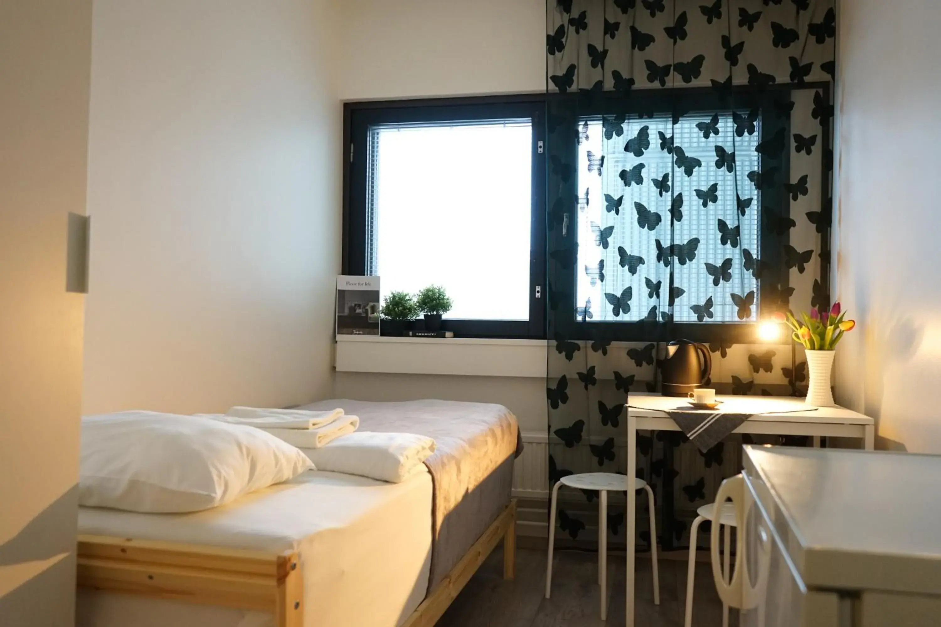 Budget Single Room with Shared Bathroom in Inn Tourist Hostel Budget Single Room with Shared Bathroom in Inn Tourist Hostel