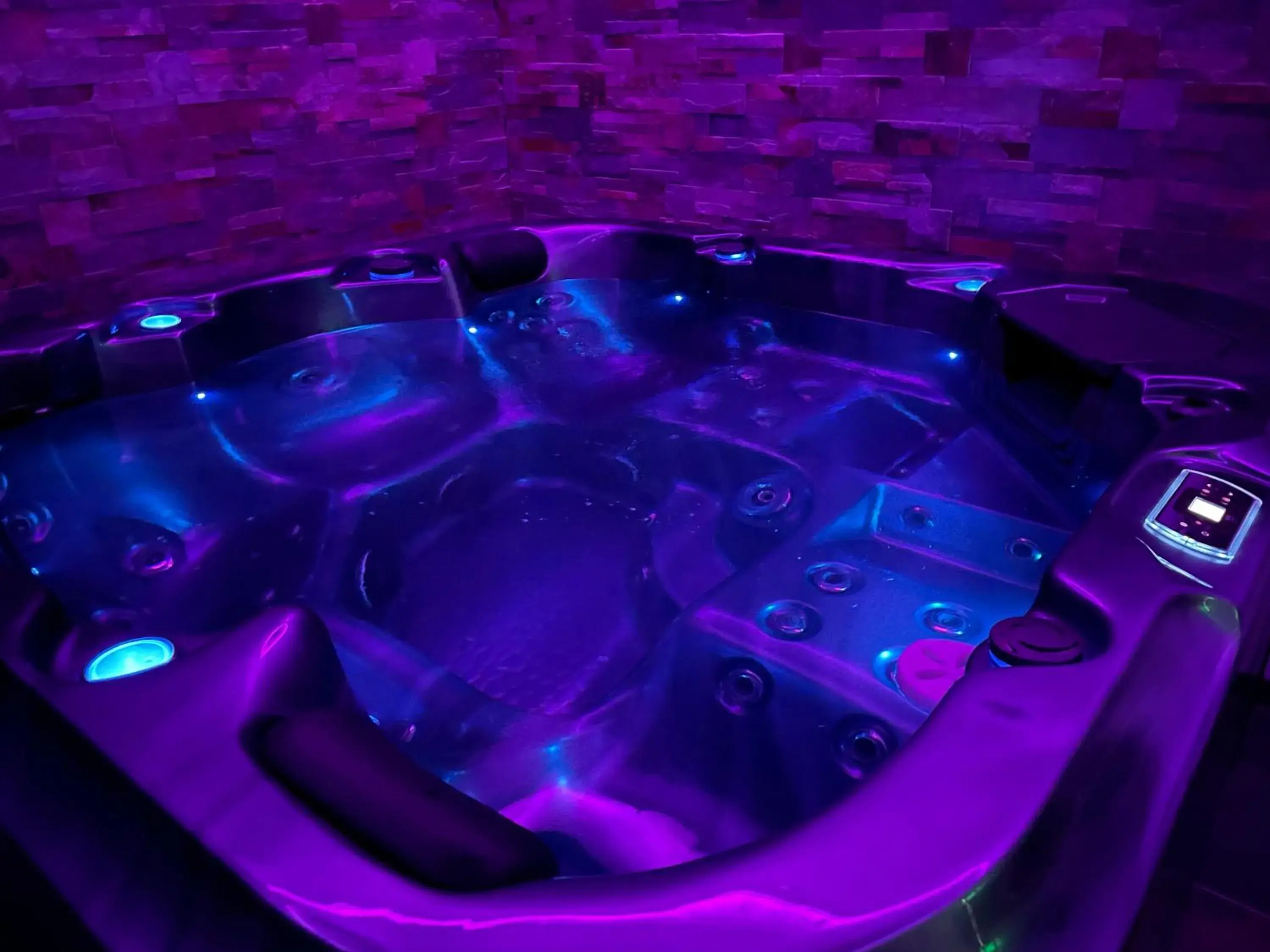 Suite with Hot Tub in Residence Pasteur Angouleme Suite with Hot Tub in Residence Pasteur Angouleme