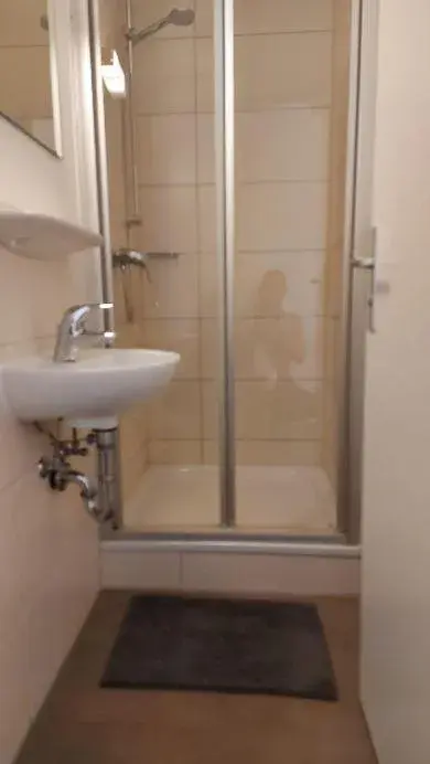 Bed in 8-Bed Mixed Dormitory Room in Hostel am Ostentor Bed in 8-Bed Mixed Dormitory Room in Hostel am Ostentor