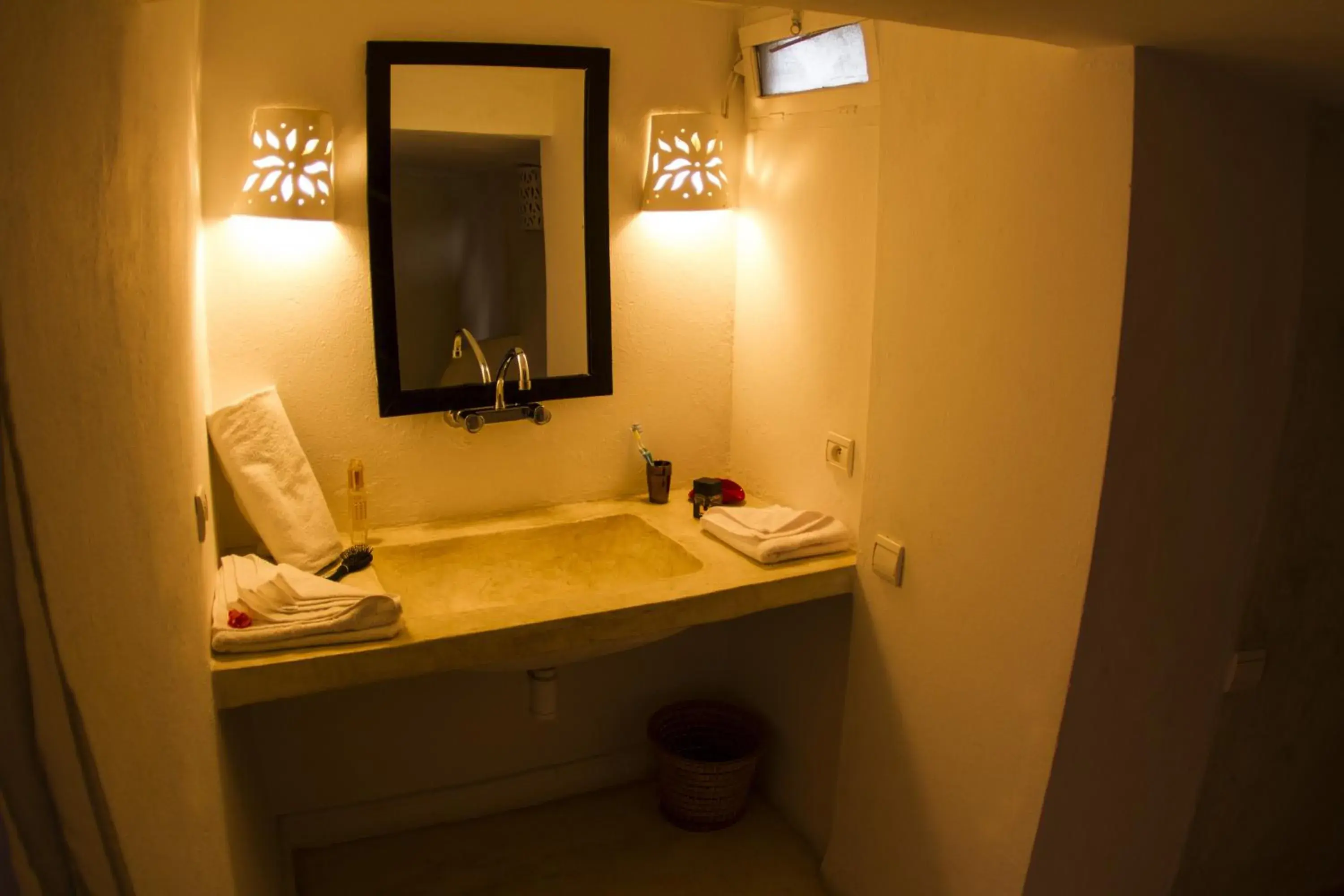 Red Double Room in Riad THALGE Red Double Room in Riad THALGE