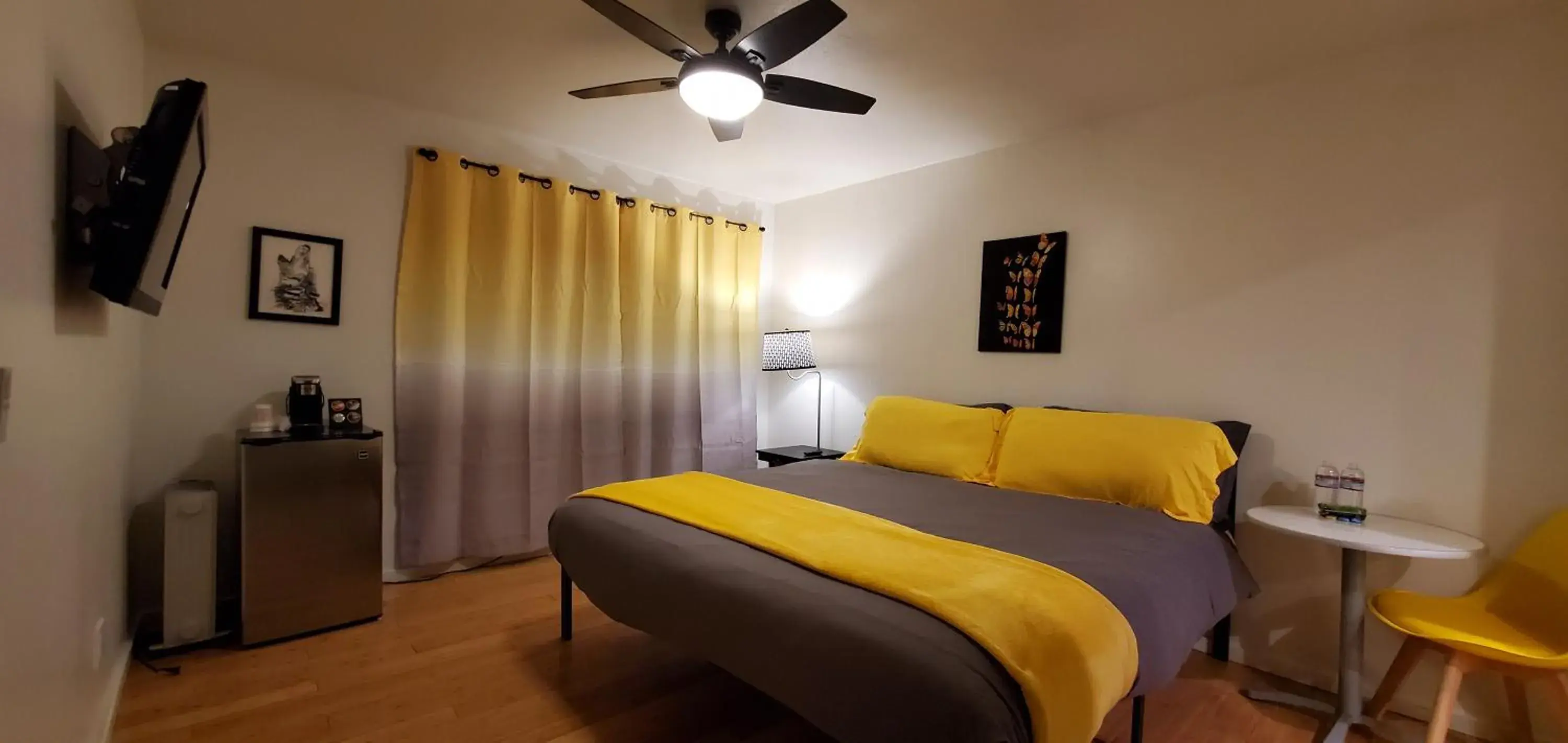 Superior King Room in The Mammoth Inn Superior King Room in The Mammoth Inn