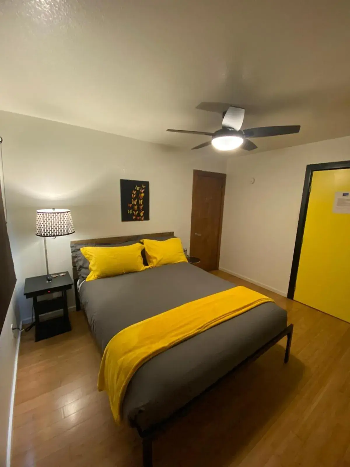 Standard Queen Room in The Mammoth Inn Standard Queen Room in The Mammoth Inn