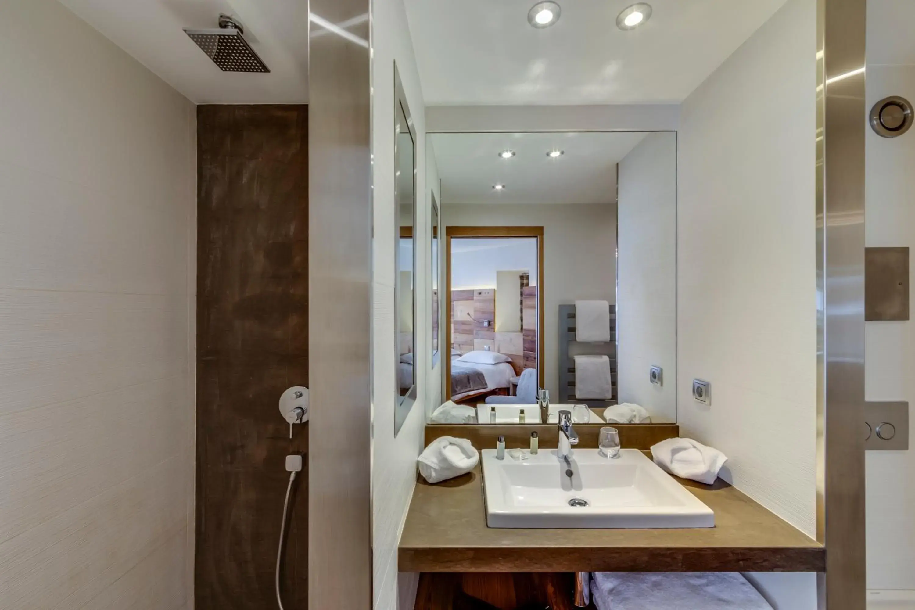 Standard Twin Room in Chalet Hotel Du Fornet Standard Twin Room in Chalet Hotel Du Fornet