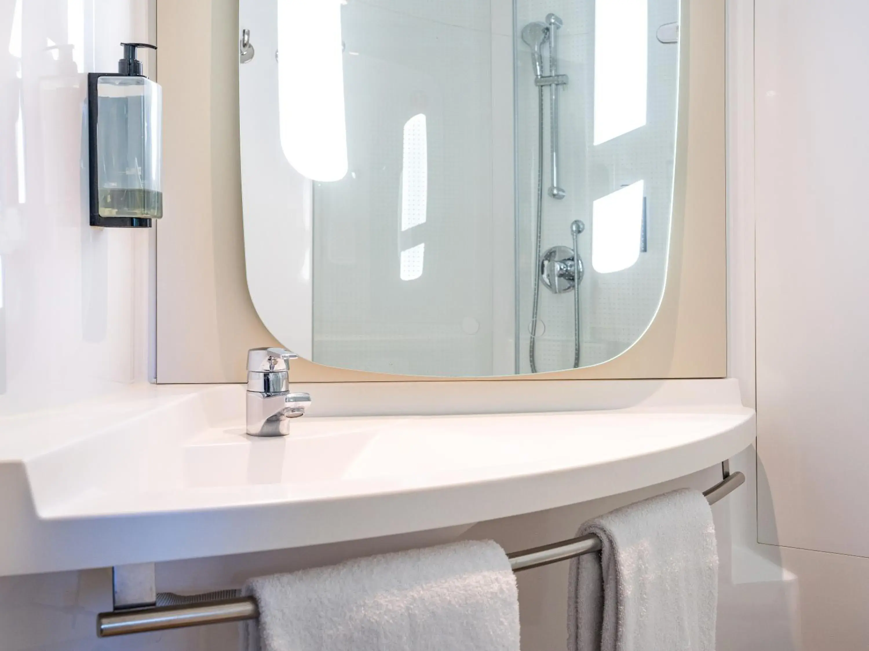 Standard Twin Room in ibis Arcachon la Teste de Buch Standard Twin Room in ibis Arcachon la Teste de Buch