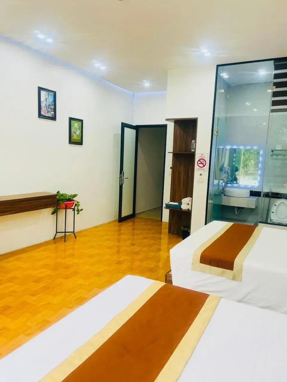 Quadruple Room with Lake View in TAM COC SUNSHINE HOTEL Quadruple Room with Lake View in TAM COC SUNSHINE HOTEL