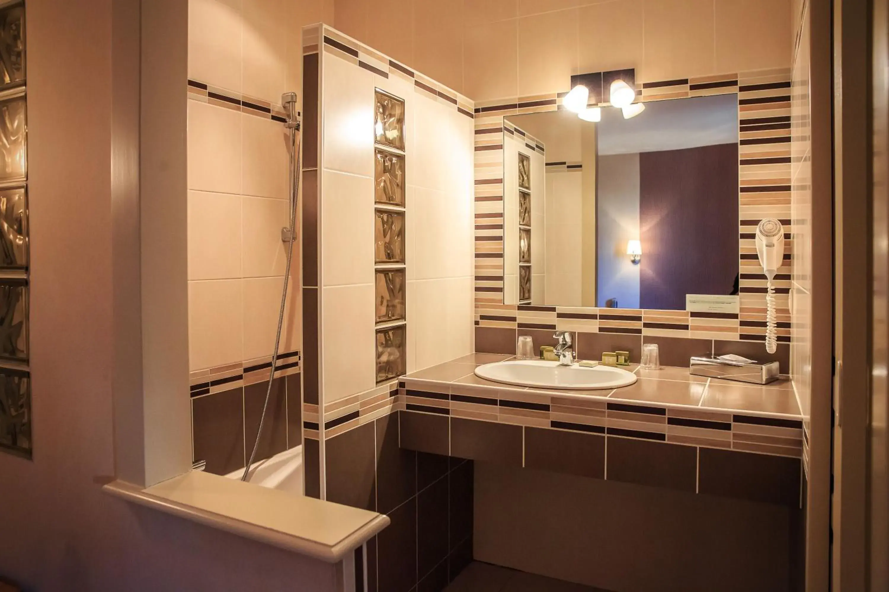 Double or Twin Room in Hostellerie d'Héloïse Logis Double or Twin Room in Hostellerie d'Héloïse Logis