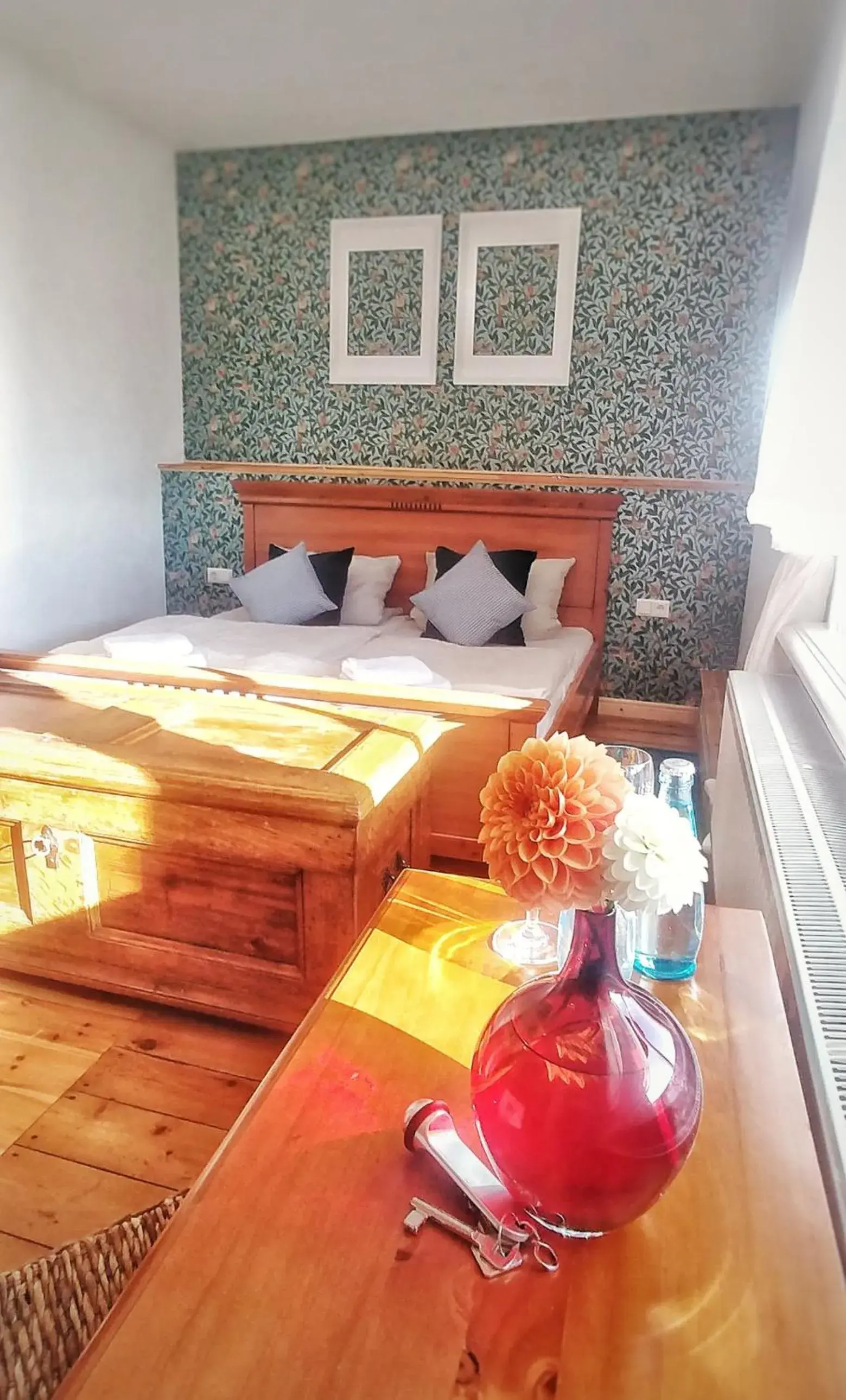 Double Room with Private Bathroom in Privathotel Der Schwarze Herrgott No TV Double Room with Private Bathroom in Privathotel Der Schwarze Herrgott No TV