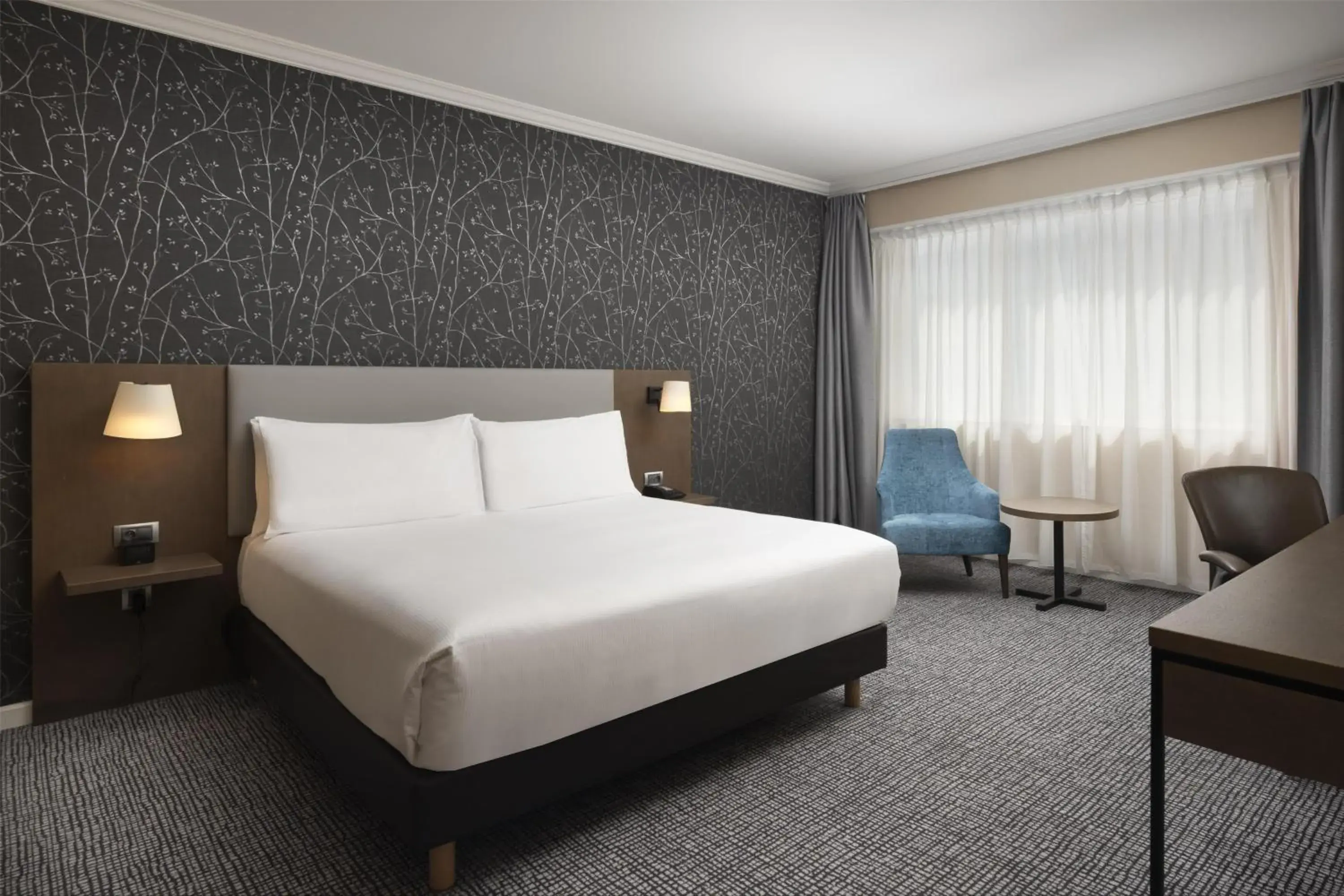 Deluxe King Room in Hilton Paris Charles De Gaulle Airport Deluxe King Room in Hilton Paris Charles De Gaulle Airport