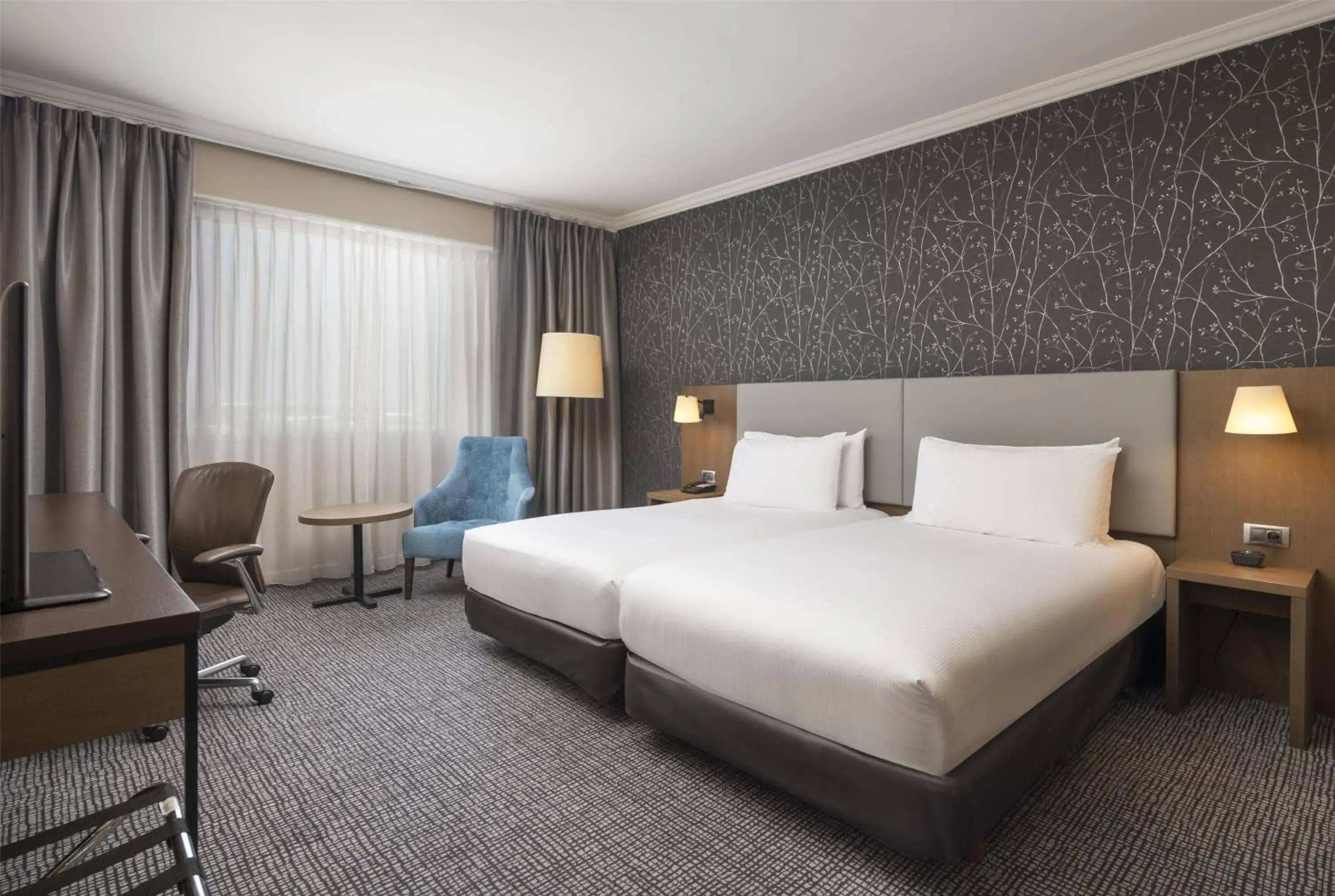 Deluxe Twin Room in Hilton Paris Charles De Gaulle Airport Deluxe Twin Room in Hilton Paris Charles De Gaulle Airport