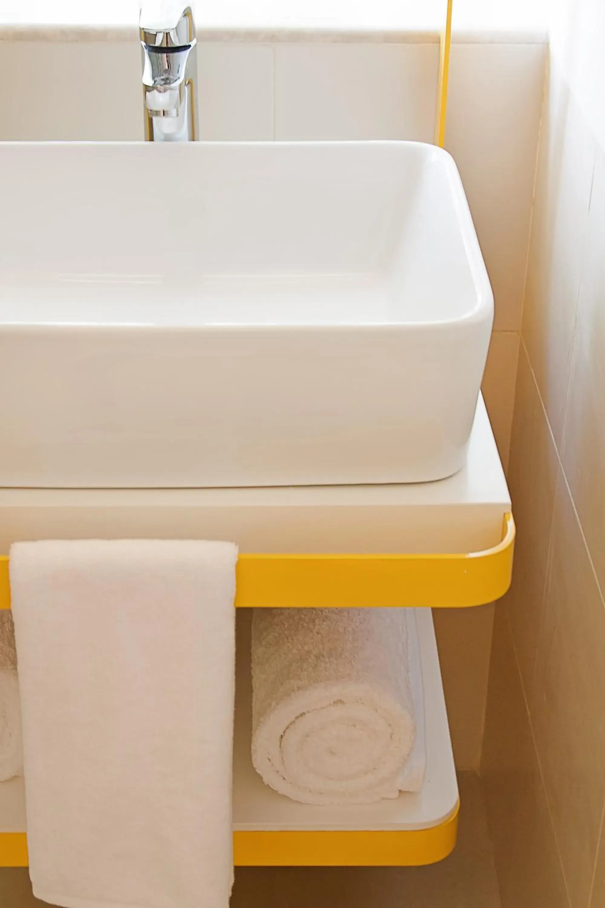 Value Single Room in Bloomrooms @ New Delhi Railway Station Value Single Room in Bloomrooms @ New Delhi Railway Station