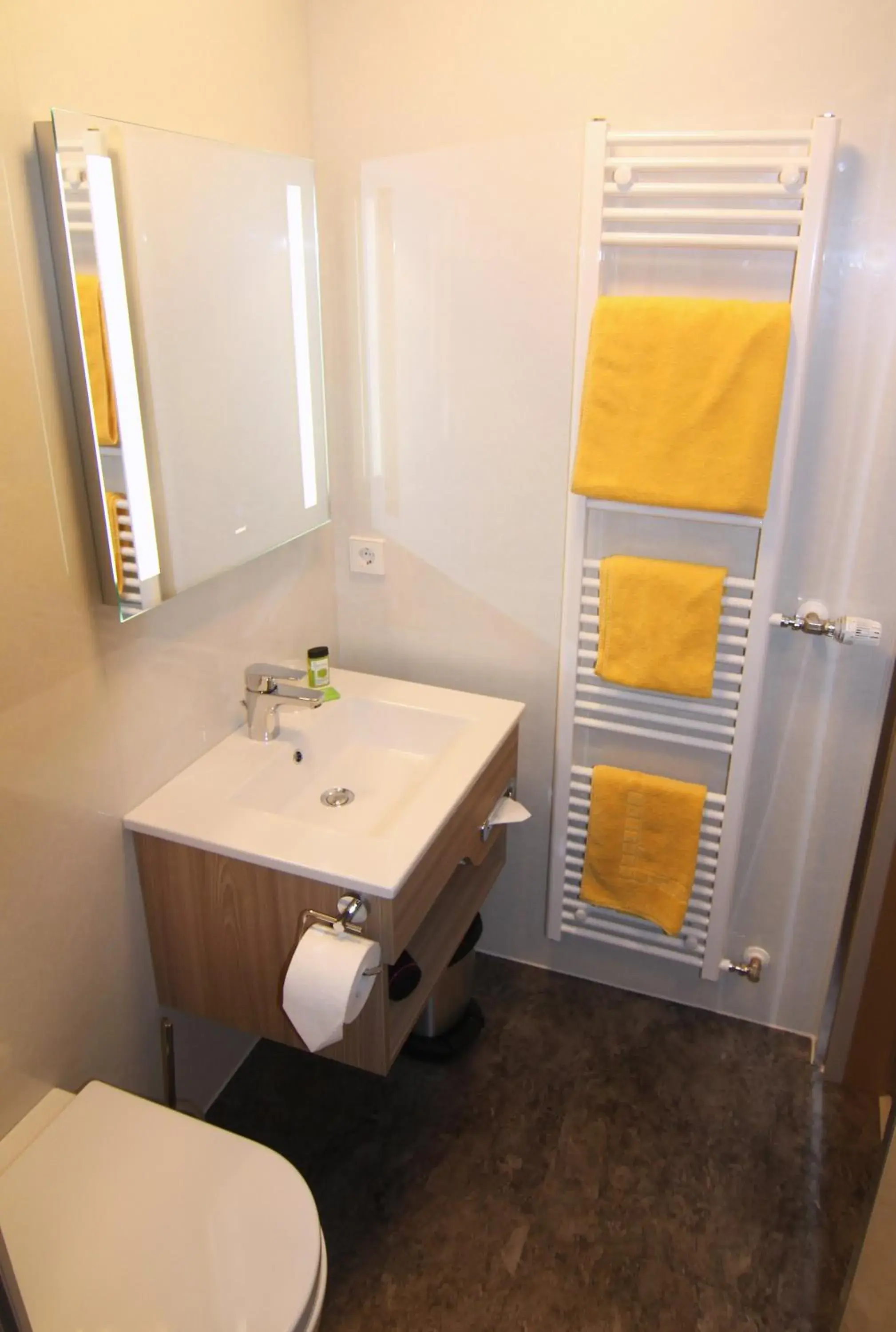 Single Room with Shower - single occupancy in Hotel Sunny Side Up Single Room with Shower - single occupancy in Hotel Sunny Side Up