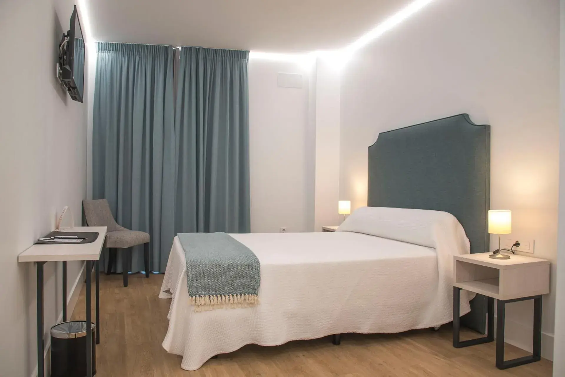 Double Room with Balcony - single occupancy in gm hotel Double Room with Balcony - single occupancy in gm hotel