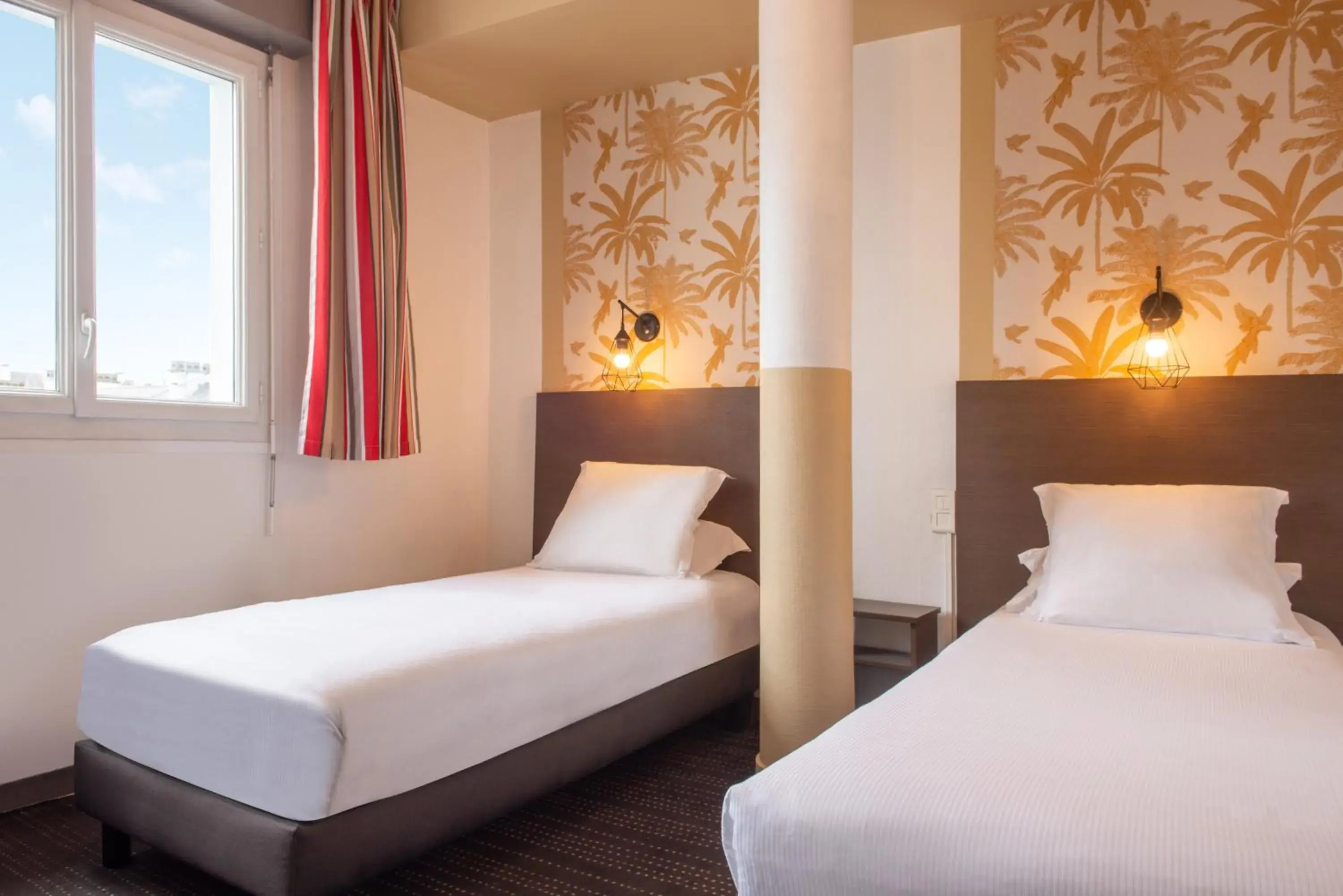 Twin Room in The Originals City, Hôtel de l'Europe, Saint-Nazaire Twin Room in The Originals City, Hôtel de l'Europe, Saint-Nazaire