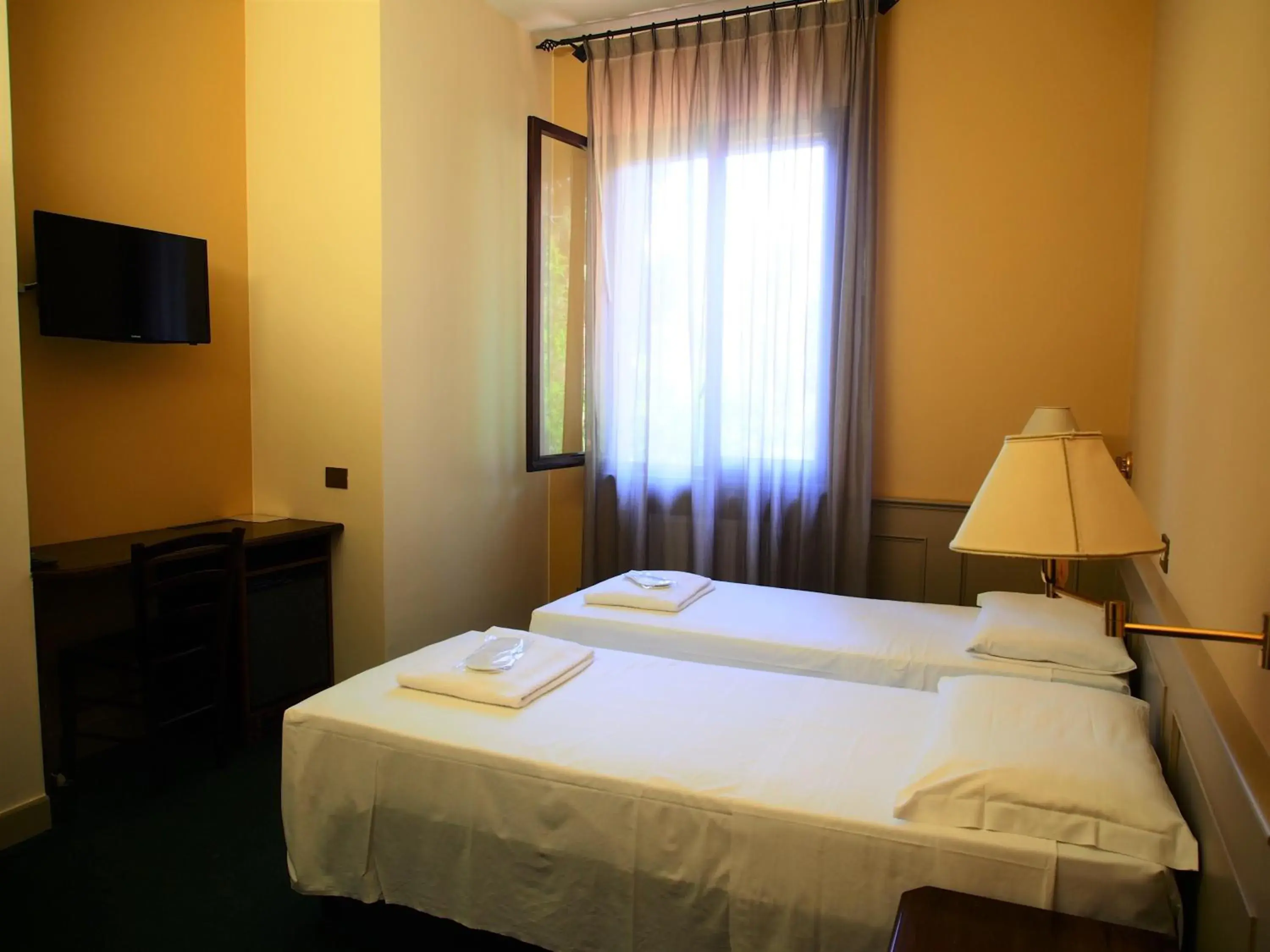 Twin Room - single occupancy in Hotel Parco Fola Twin Room - single occupancy in Hotel Parco Fola