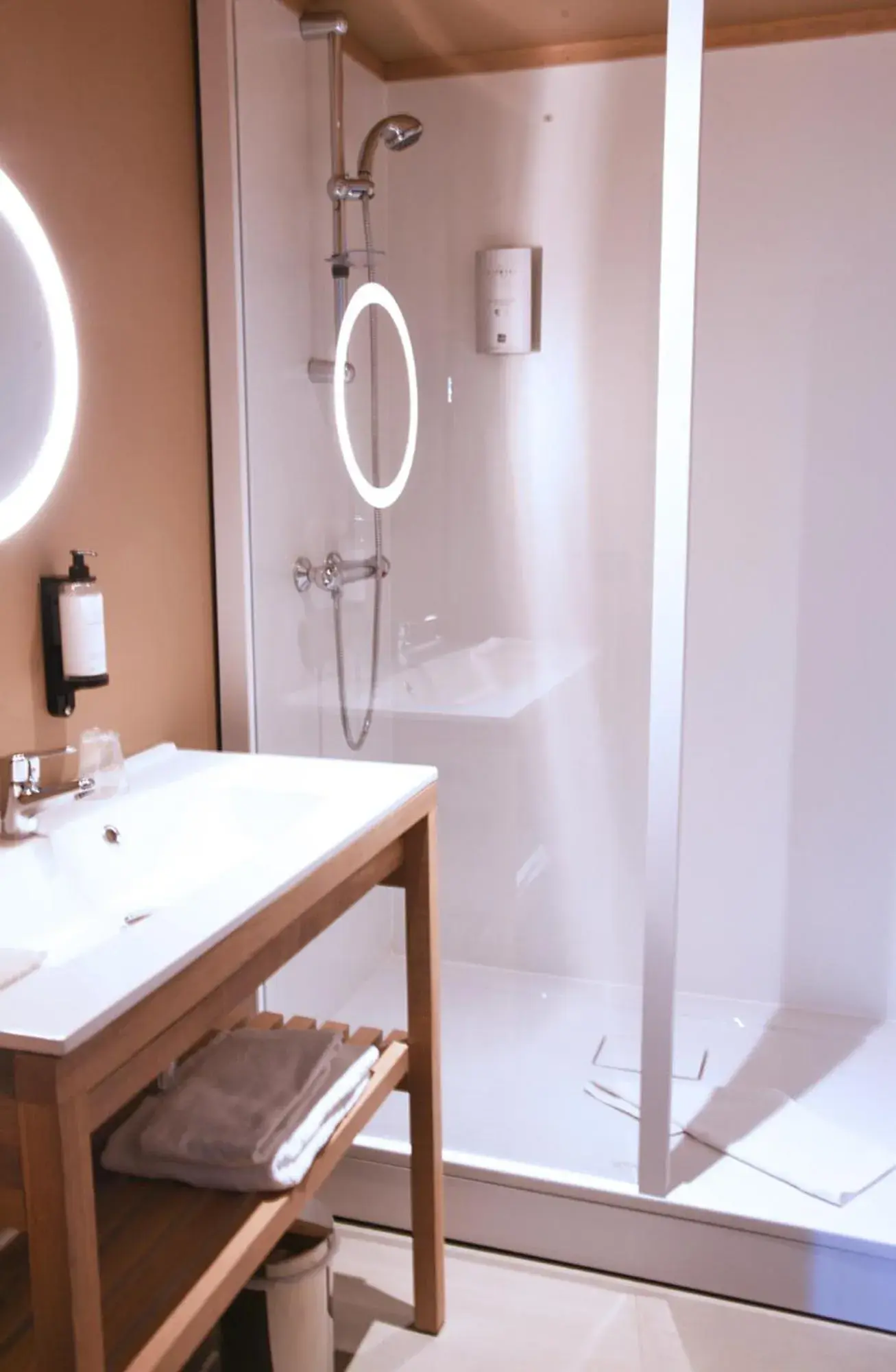 Twin Room in Cit'Hotel De Harlay Twin Room in Cit'Hotel De Harlay