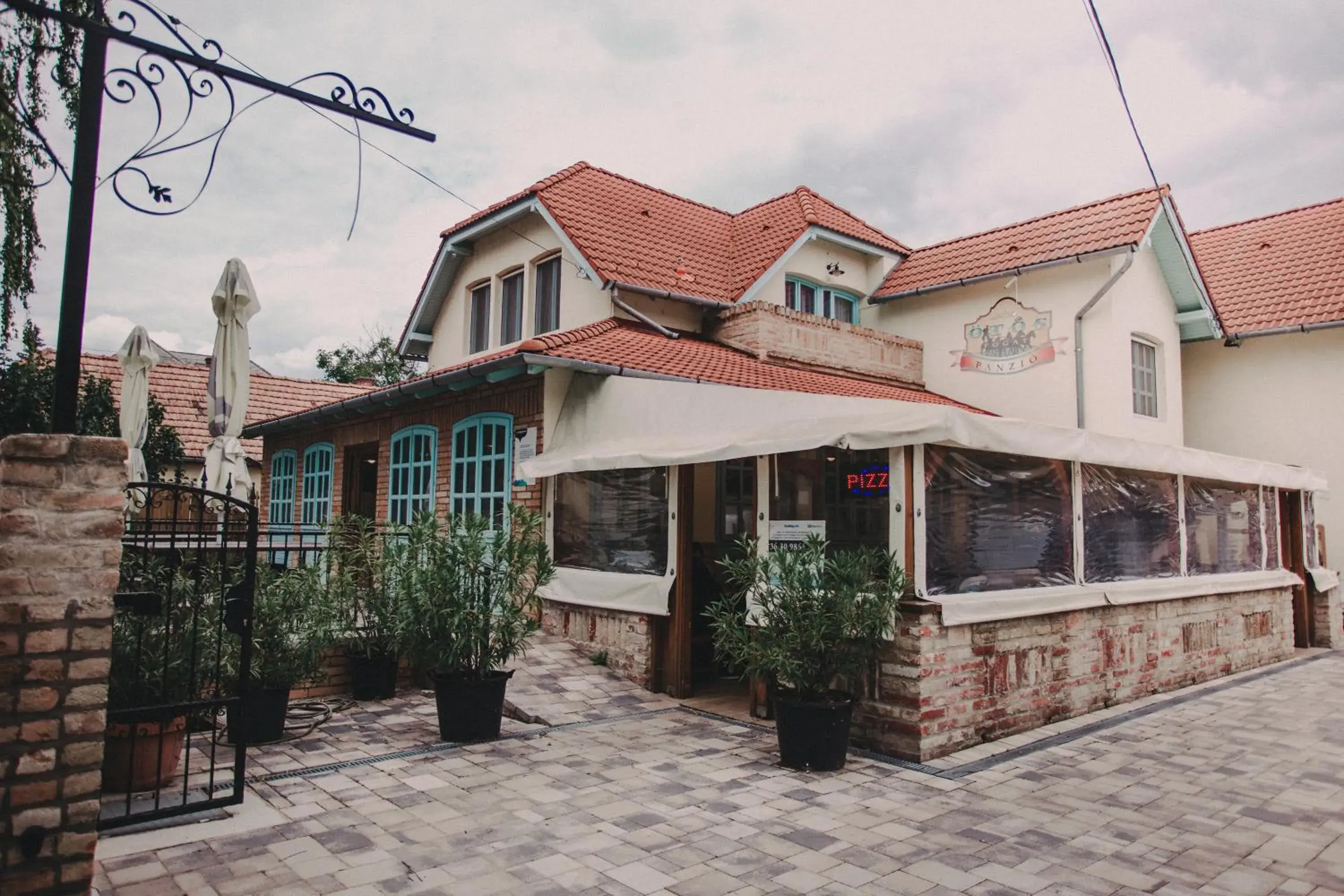 Ötösfogat Panzió Ötösfogat Panzió