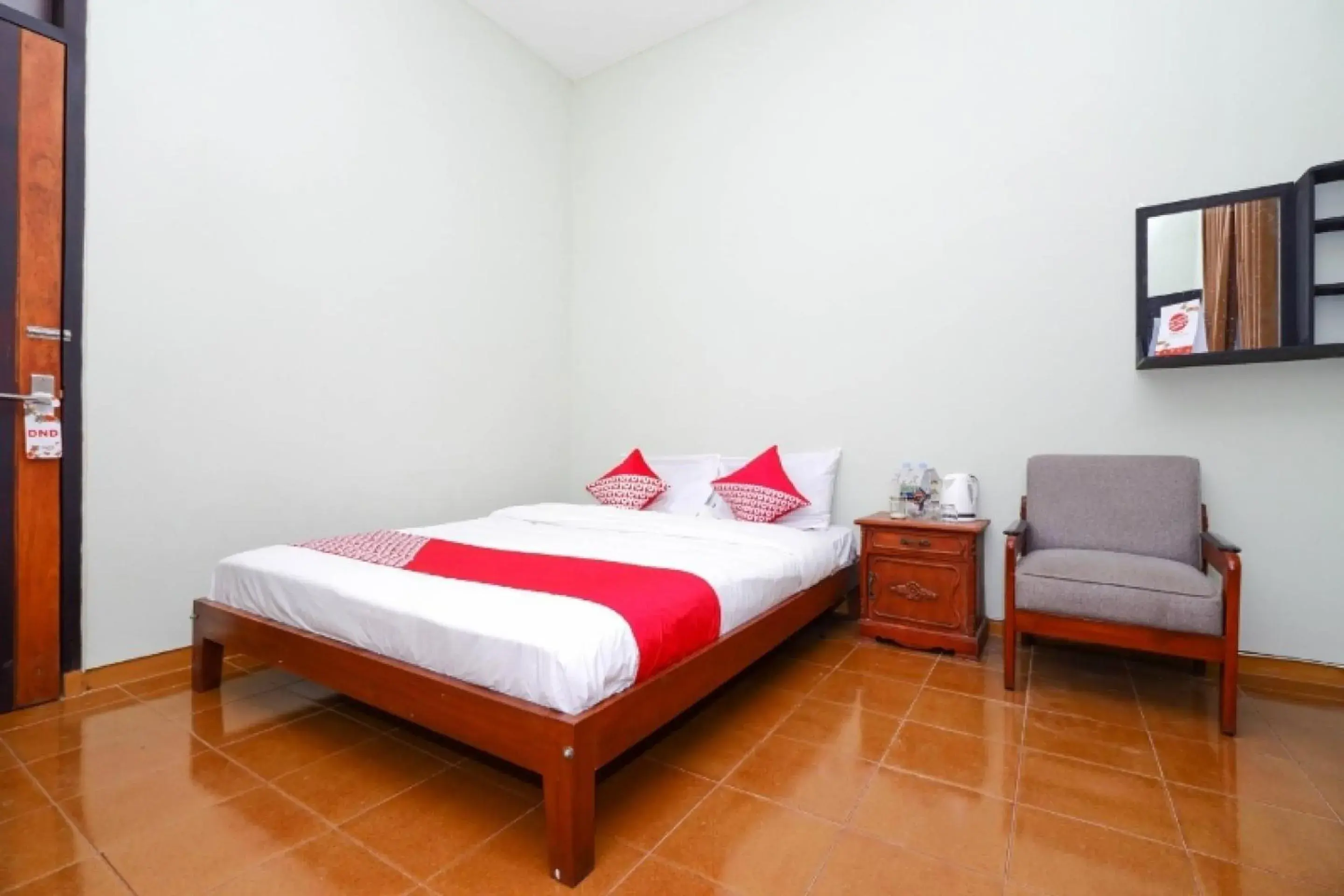 Deluxe Double Room in Hotel O Paviliun Permata Deluxe Double Room in Hotel O Paviliun Permata